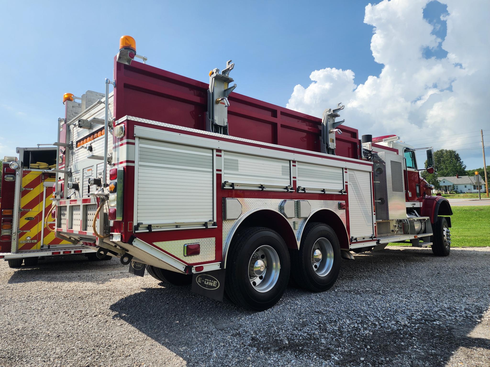 2002 FLD120 EONE 2200 Gallon Tanker 6X6 - image 4