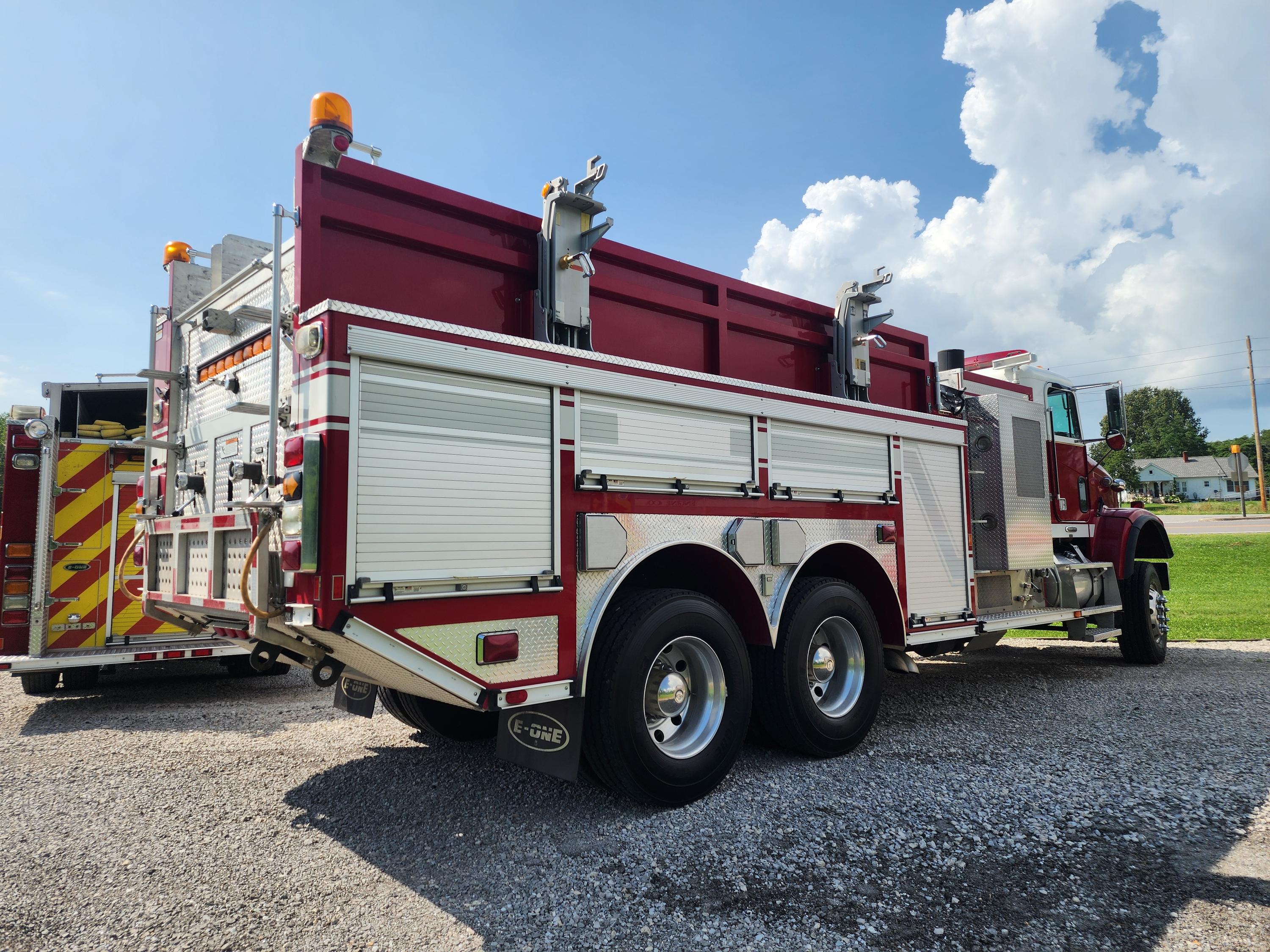 2002 FLD120 EONE 2200 Gallon Tanker 6X6 - image 4