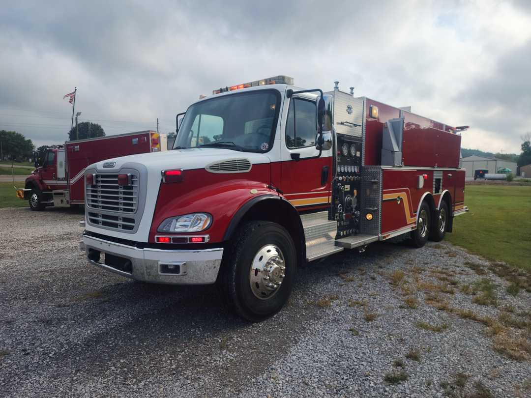 2007 Freightliner 2750 Gallon Tank
