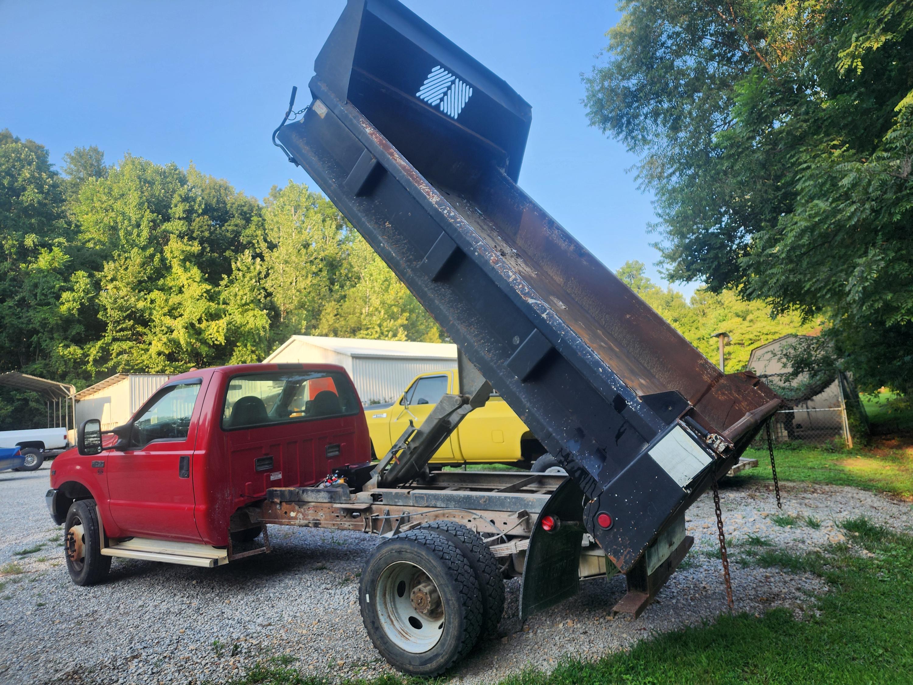 2000 Ford F450 Dump Truck - image 18