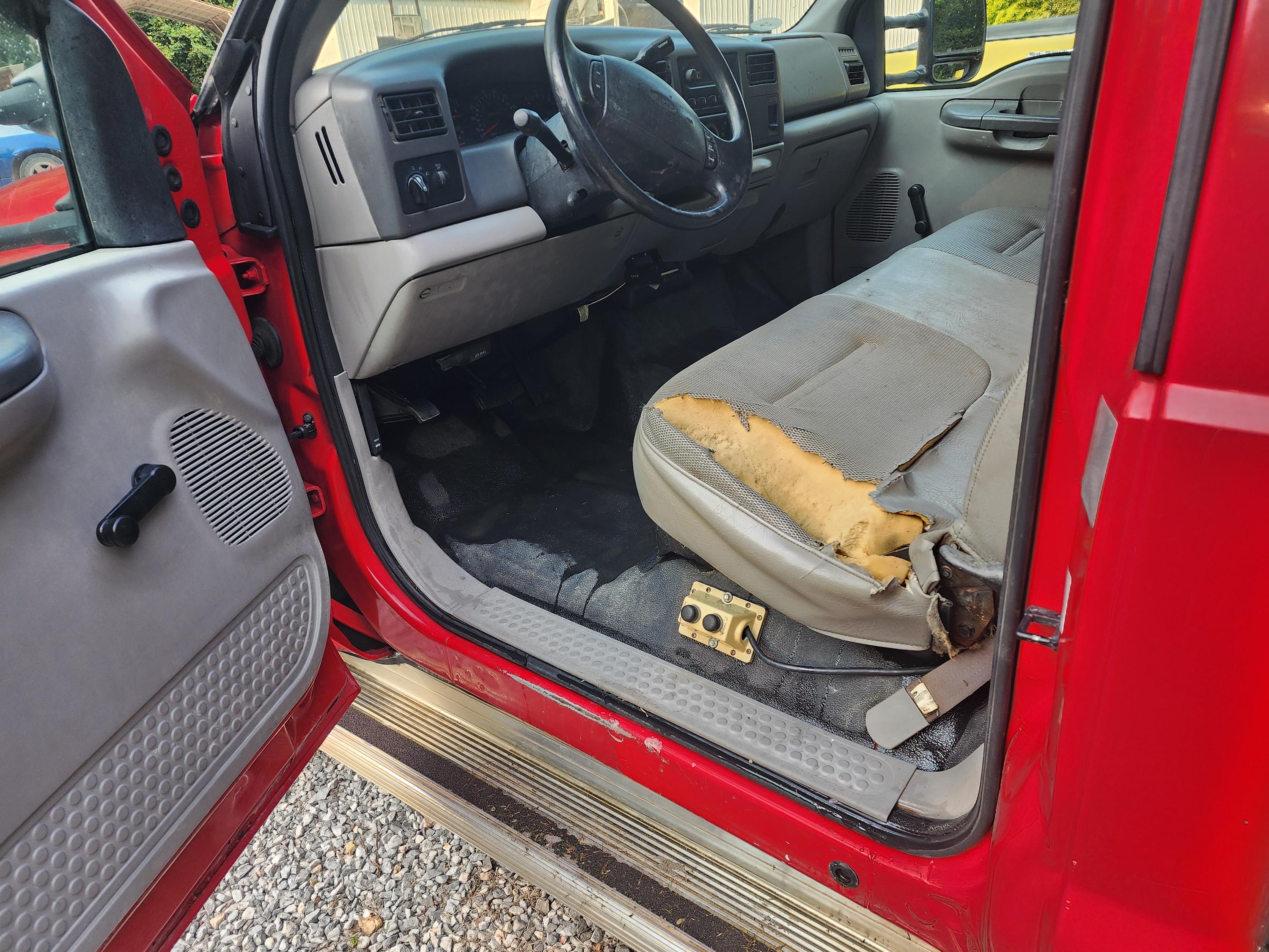 2000 Ford F450 Dump Truck - image 9