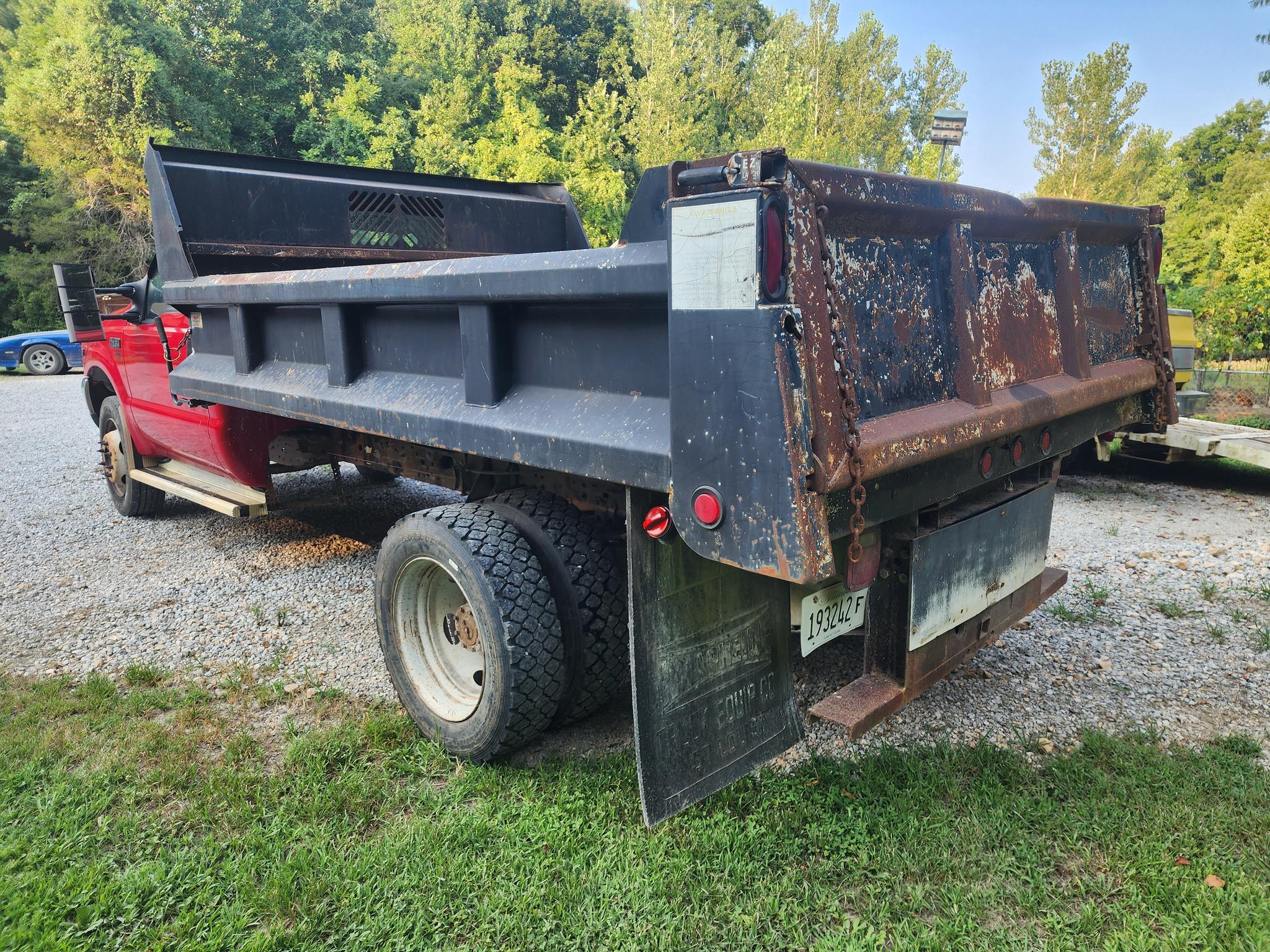 2000 Ford F450 Dump Truck - image 4
