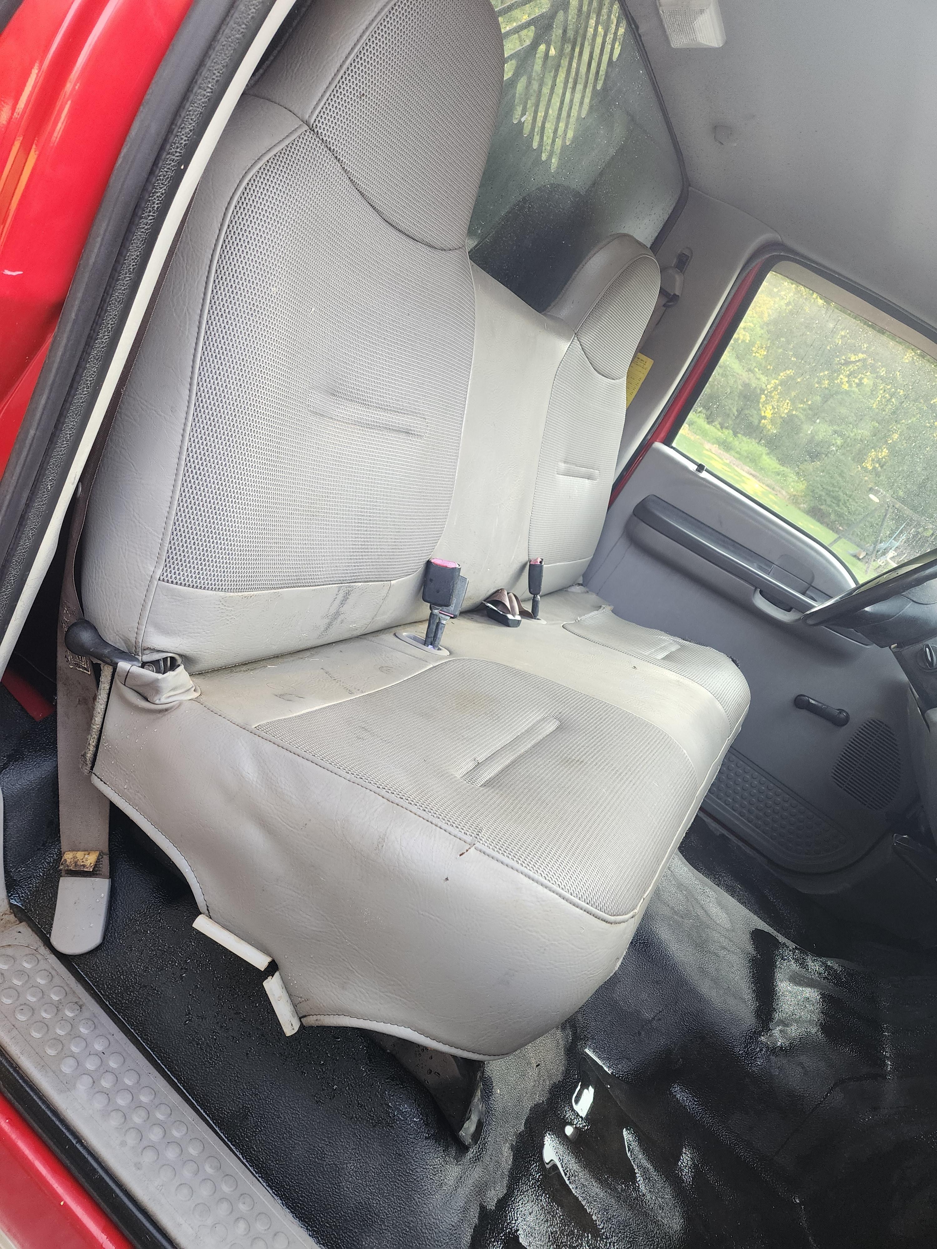 2000 Ford F450 Dump Truck - image 8