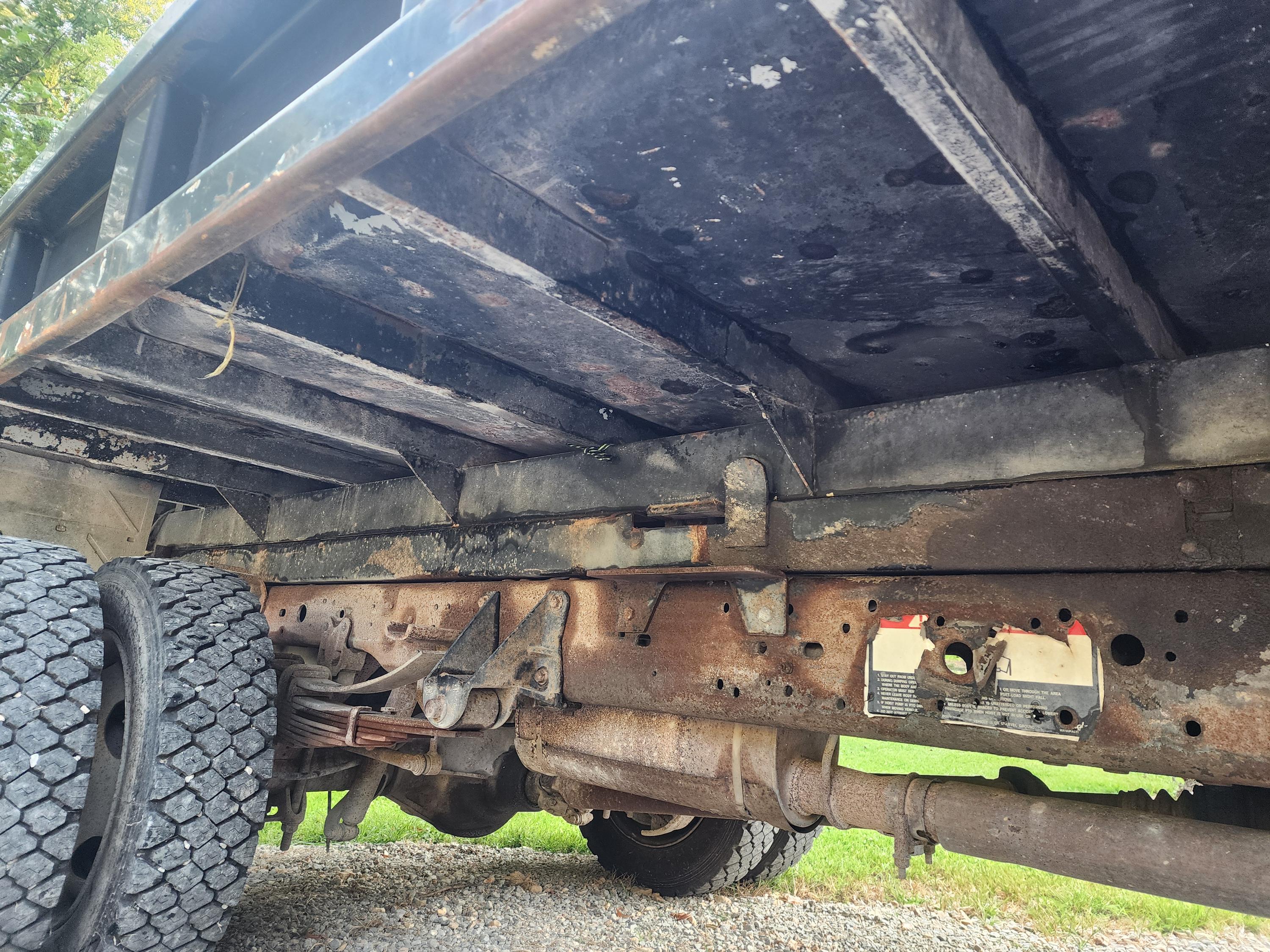 2000 Ford F450 Dump Truck - image 14