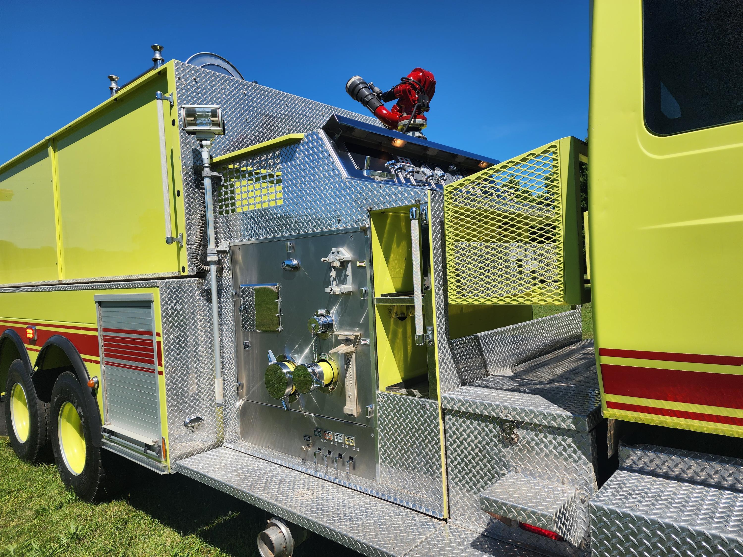 2009 Pierce International 4x4 Pumper Tanker - image 13