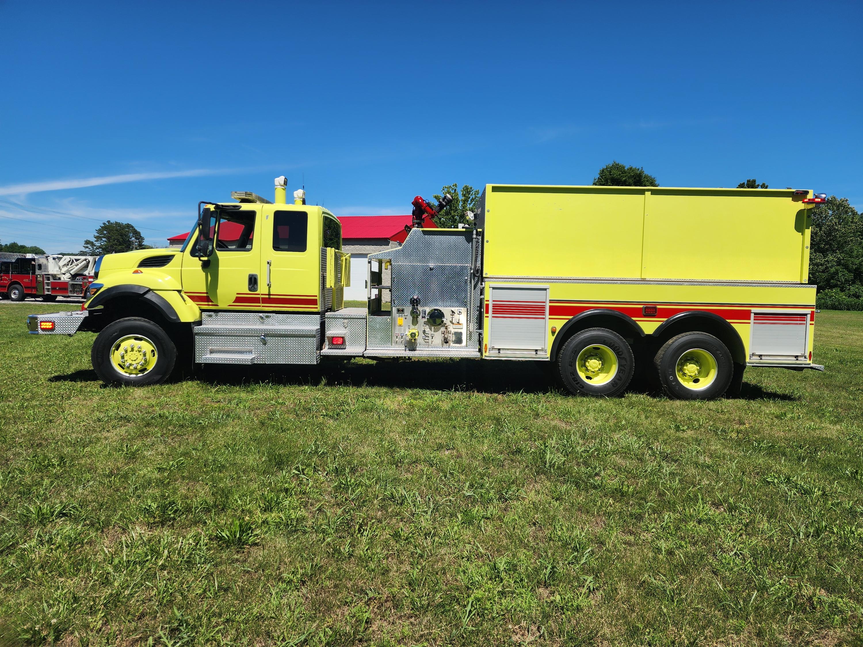 2009 Pierce International 4x4 Pumper Tanker - image 2