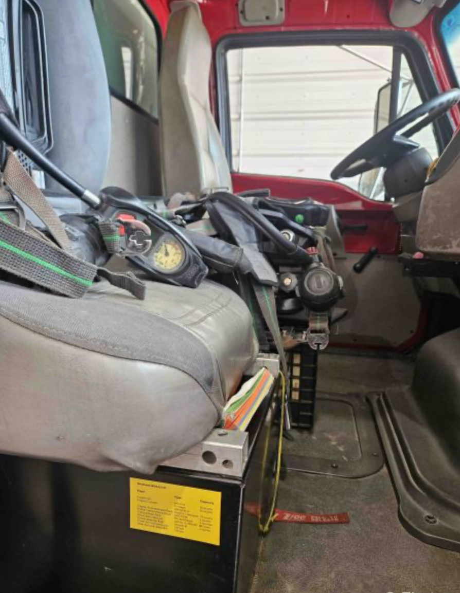 2006 Metalfab Sterling Pumper Tanker - image 4