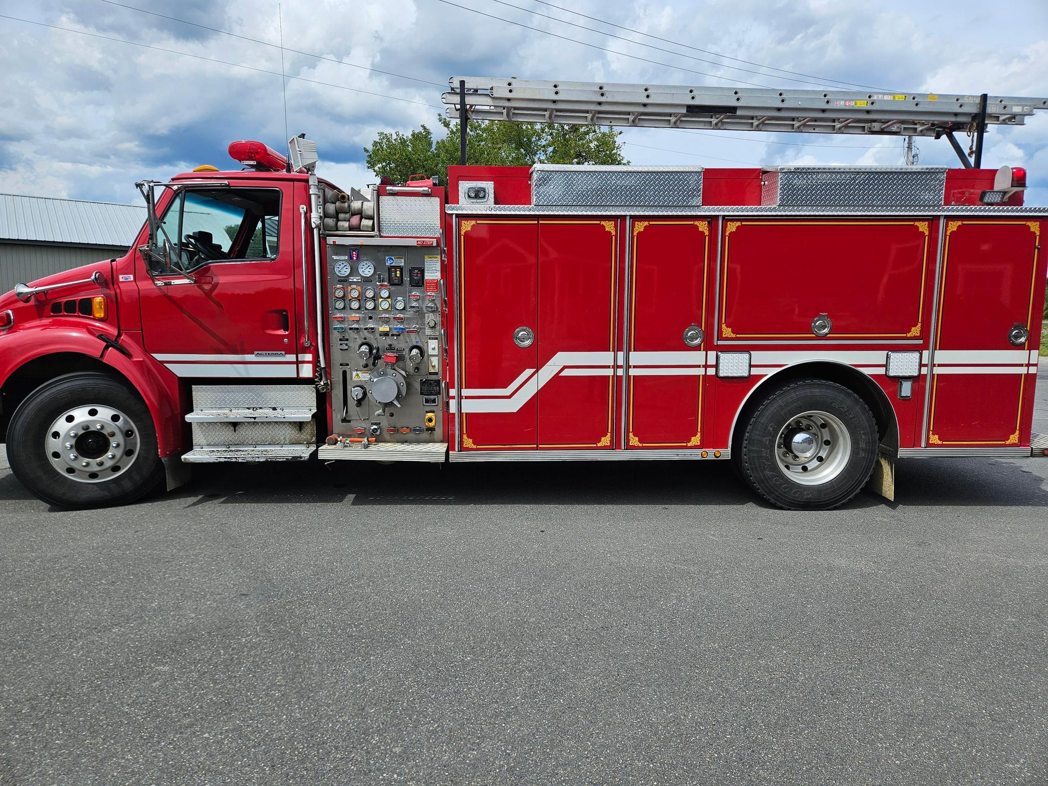 2006 Metalfab Sterling Pumper Tanker - image 1