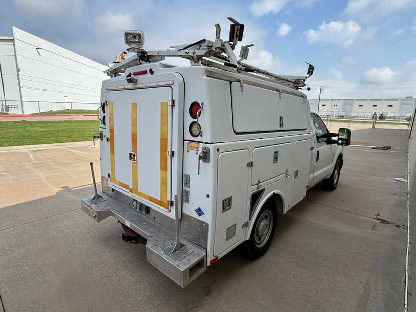 2013 Ford F-350 Utility — photo 4