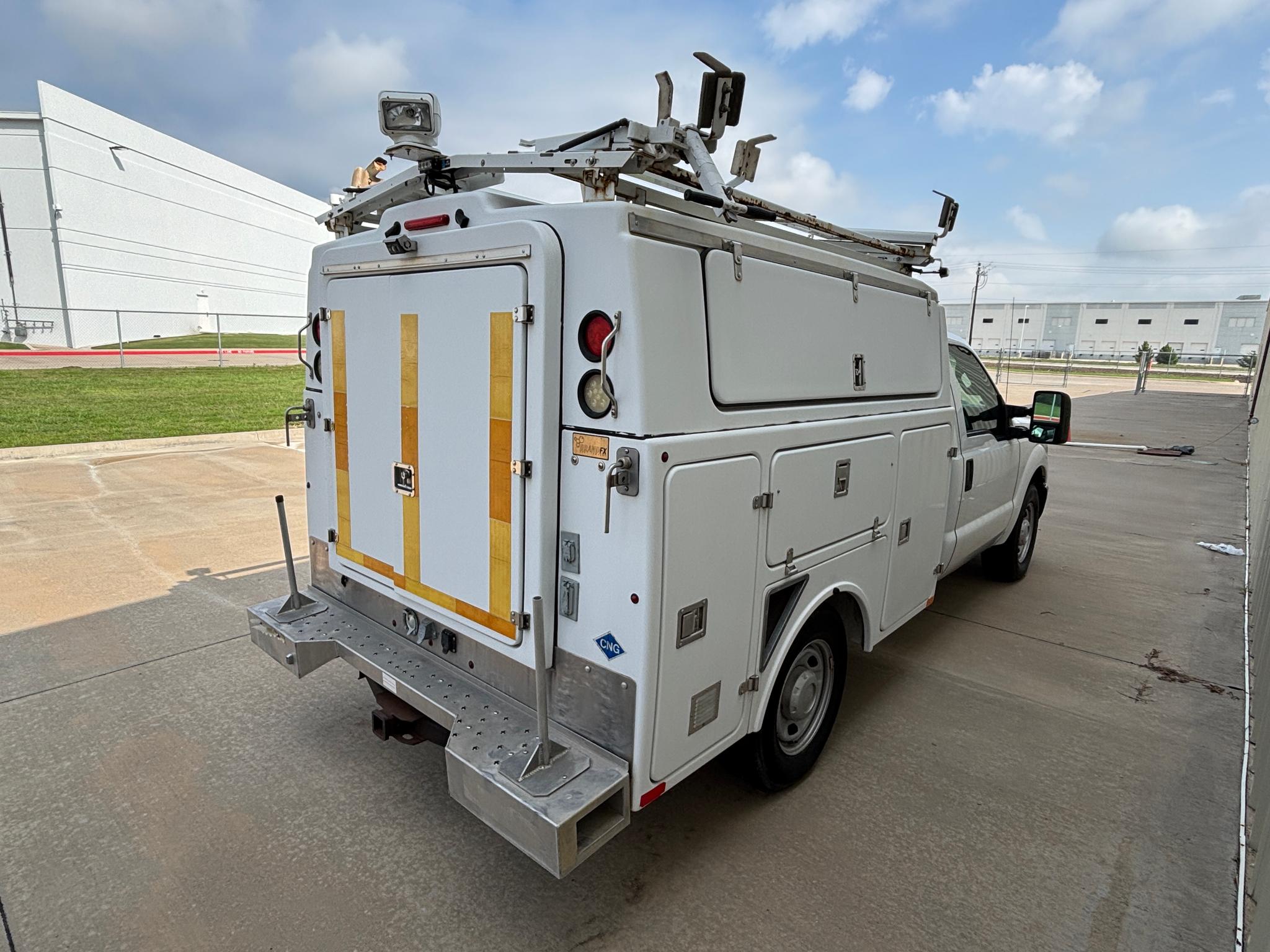 2013 Ford F-350 Utility - image 4