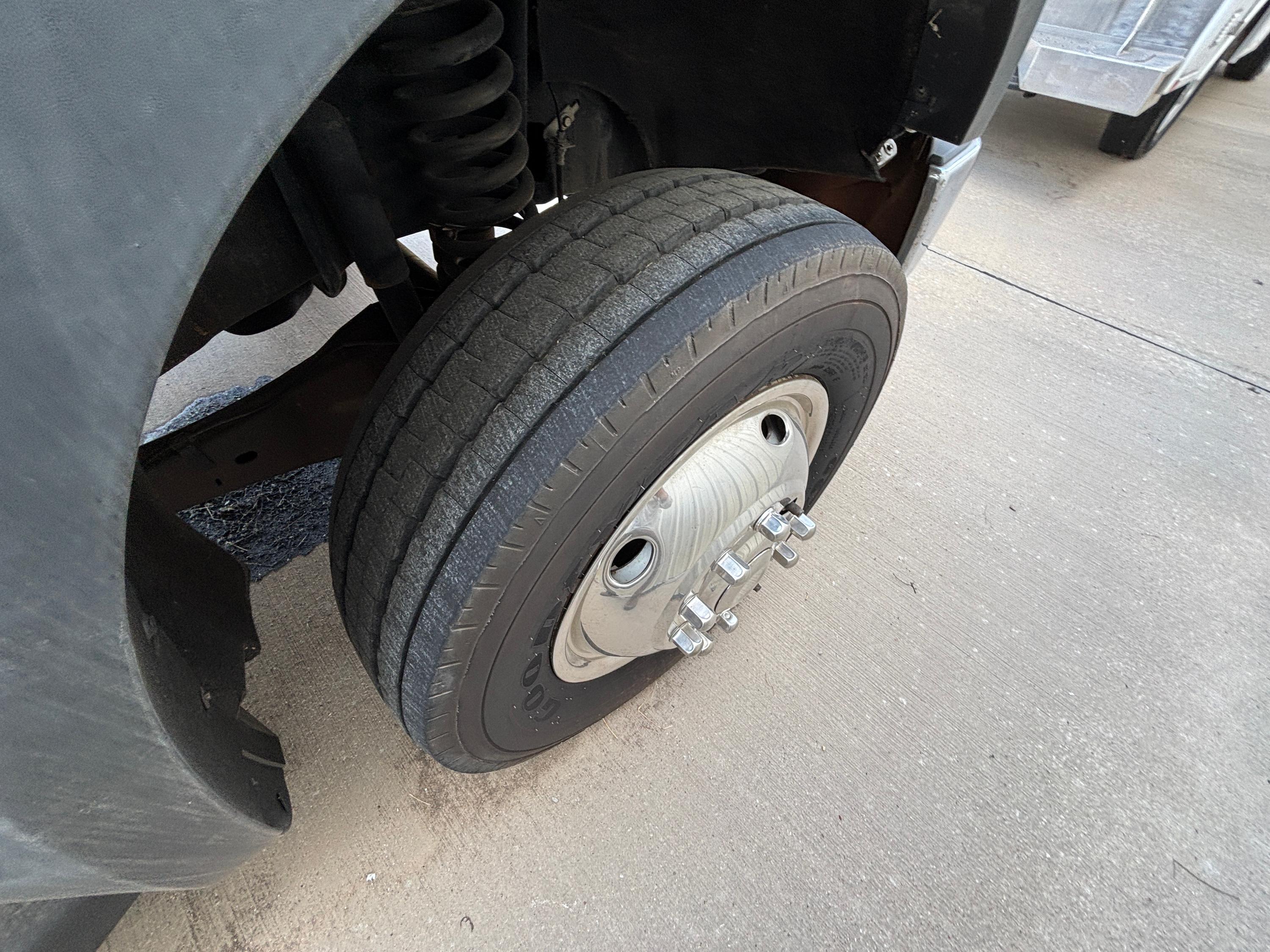 2008 Ford F550 Bucket - image 29