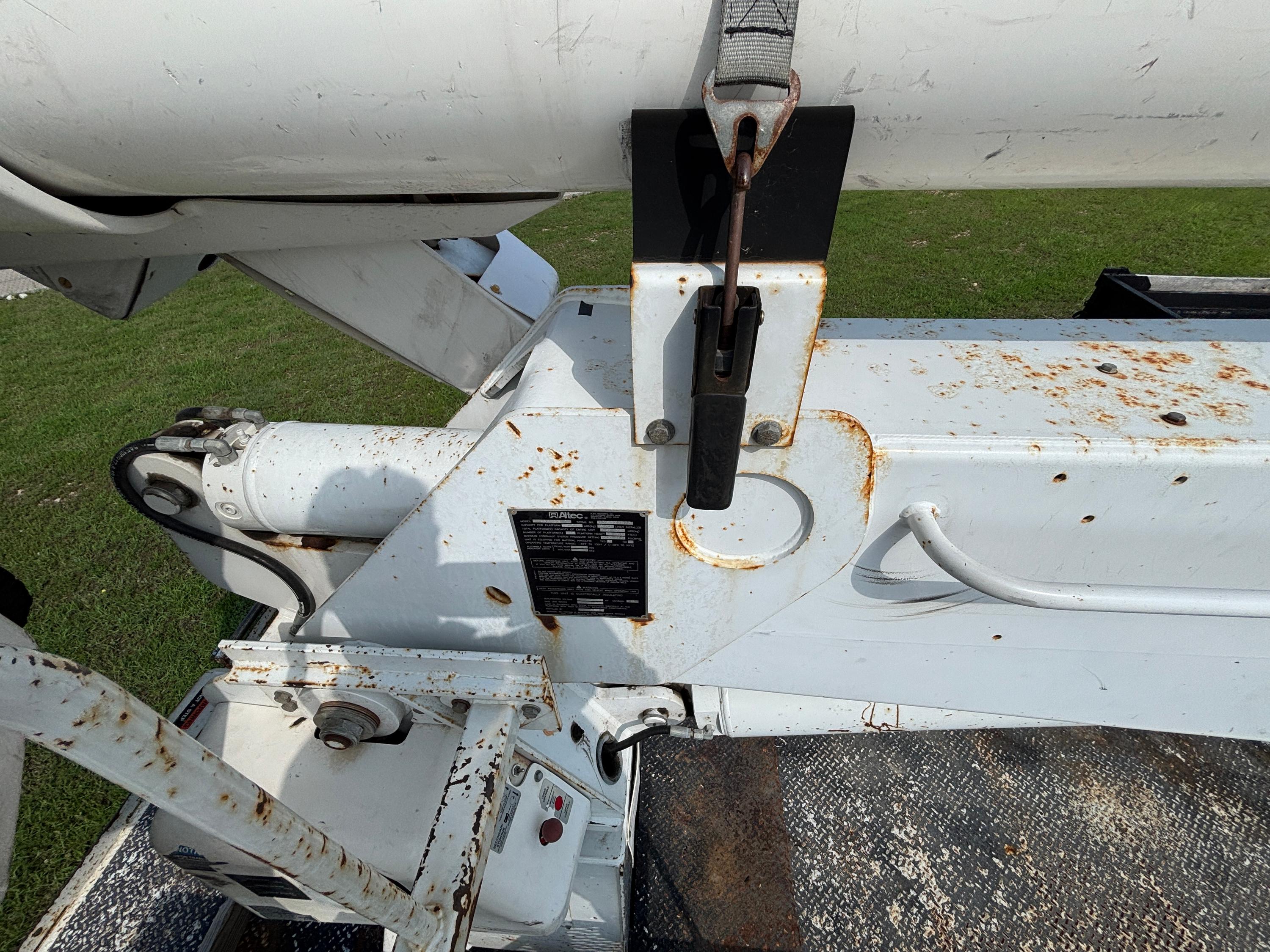 2015 Freightliner M2106 Bucket - image 32