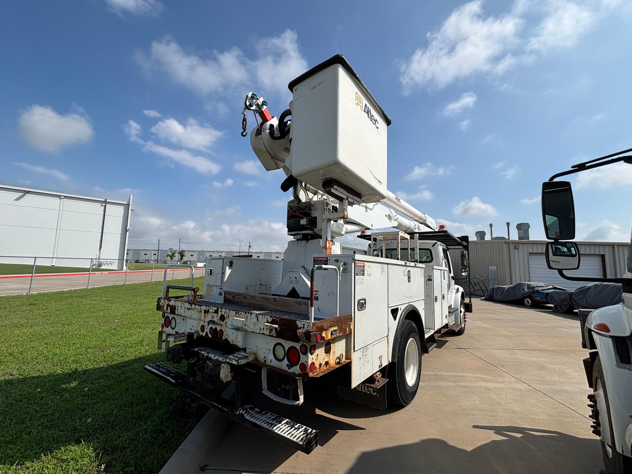 2015 Freightliner M2106 Bucket - image 4