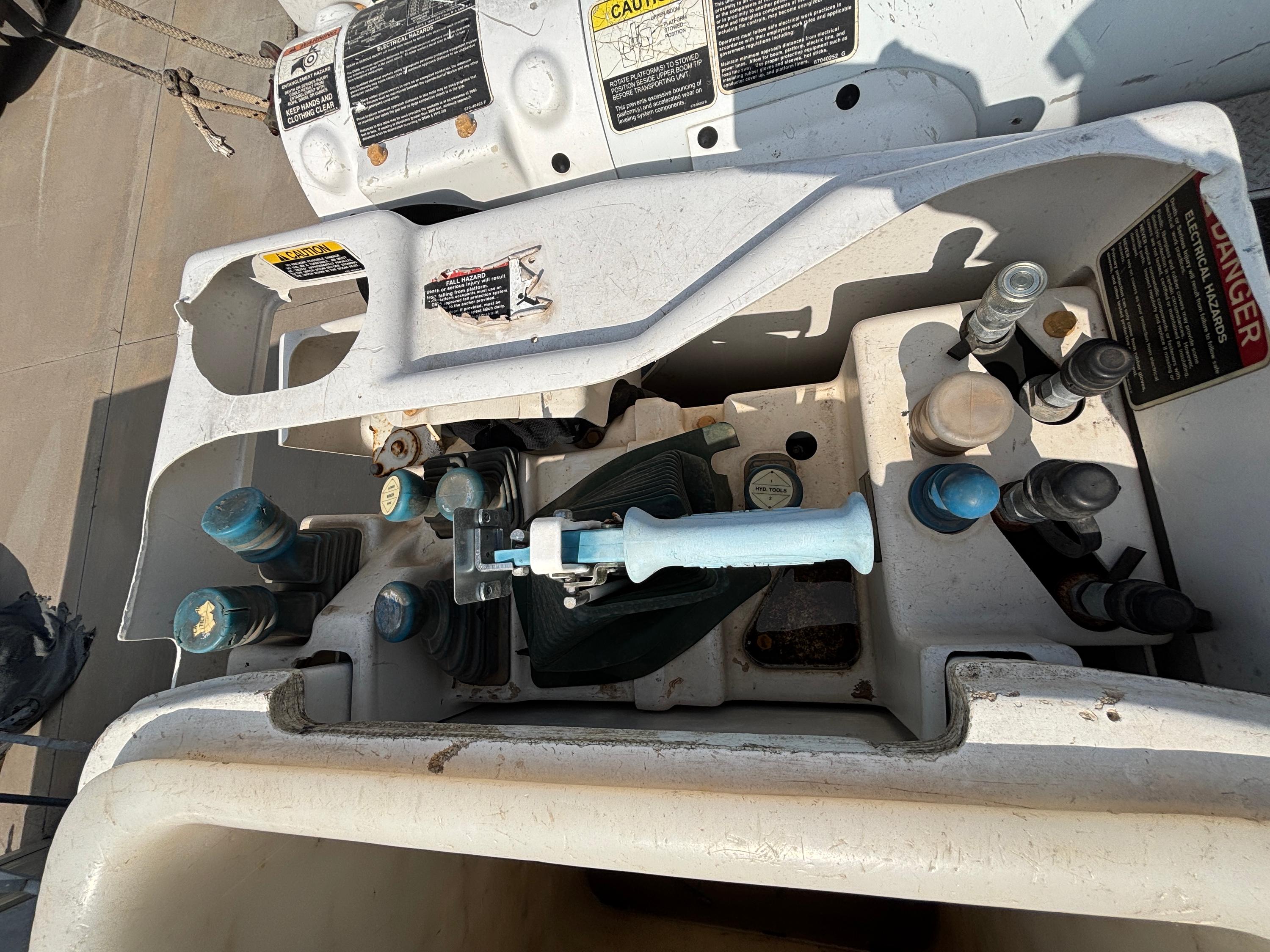 2008 Ford F550 Bucket - image 24