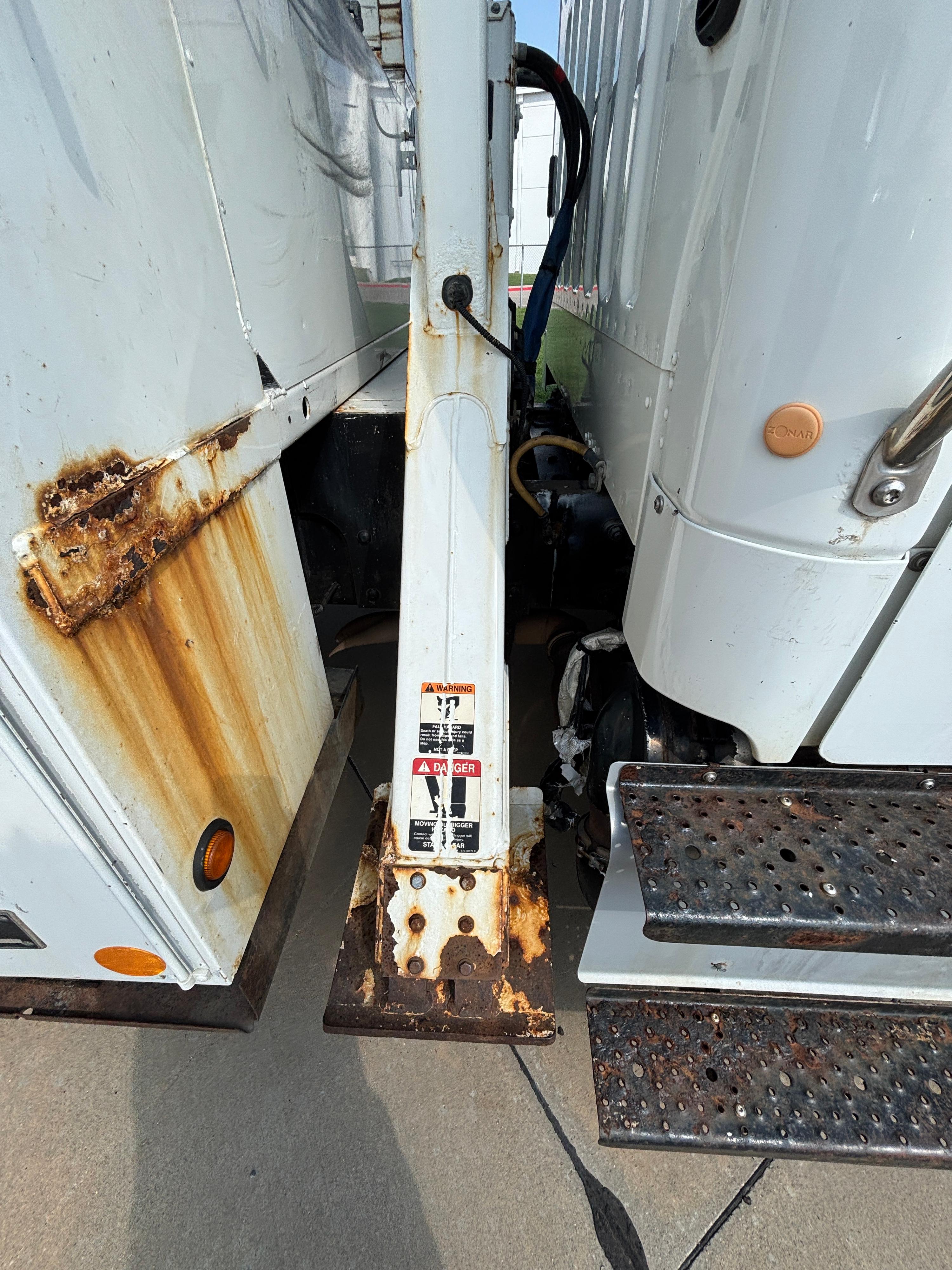 2015 Freightliner M2106 Bucket - image 36
