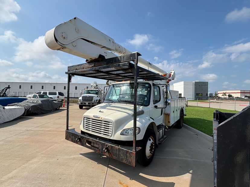 2015 Freightliner M2106 Bucket
