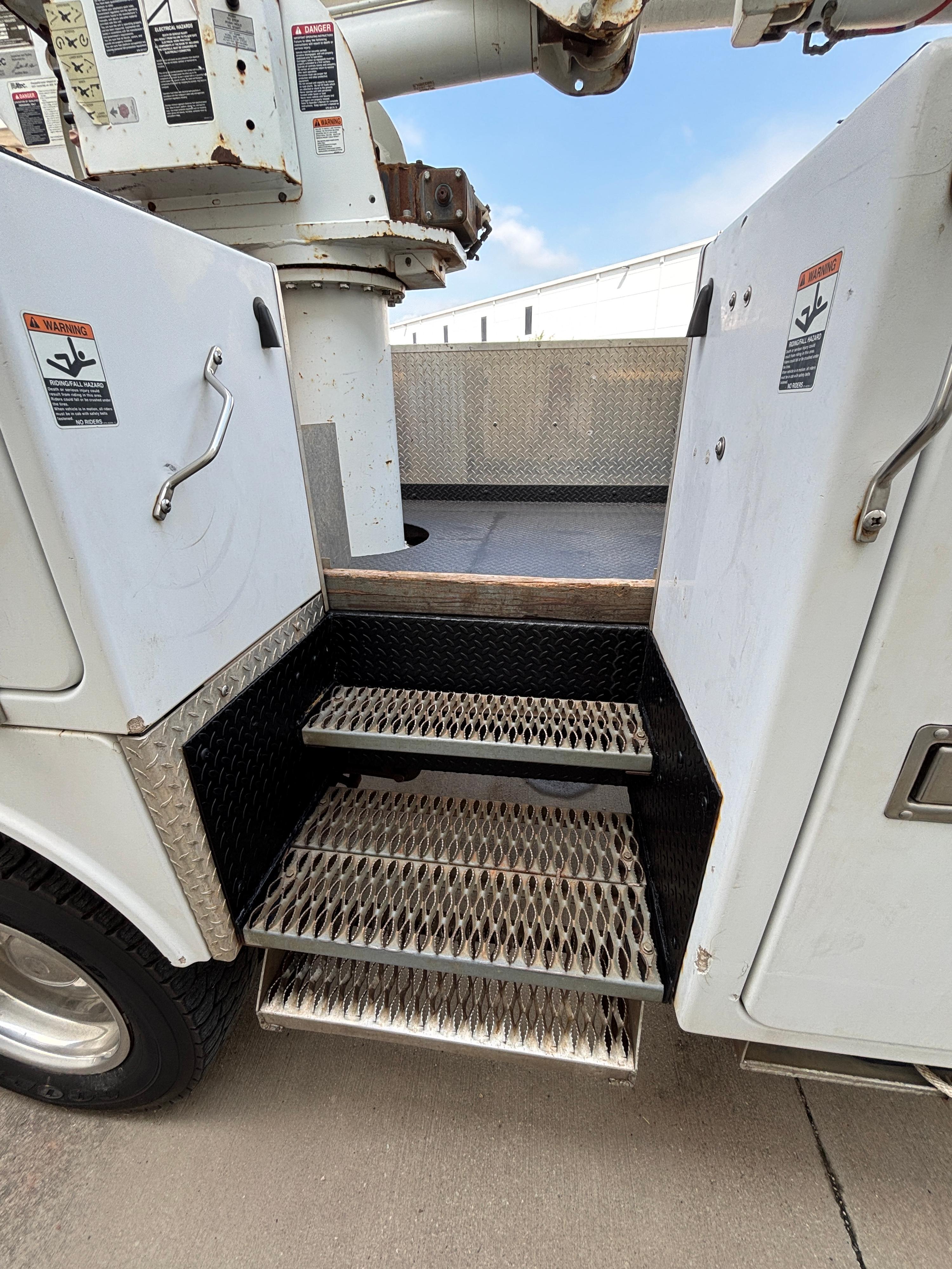 2008 Ford F550 Bucket - image 19