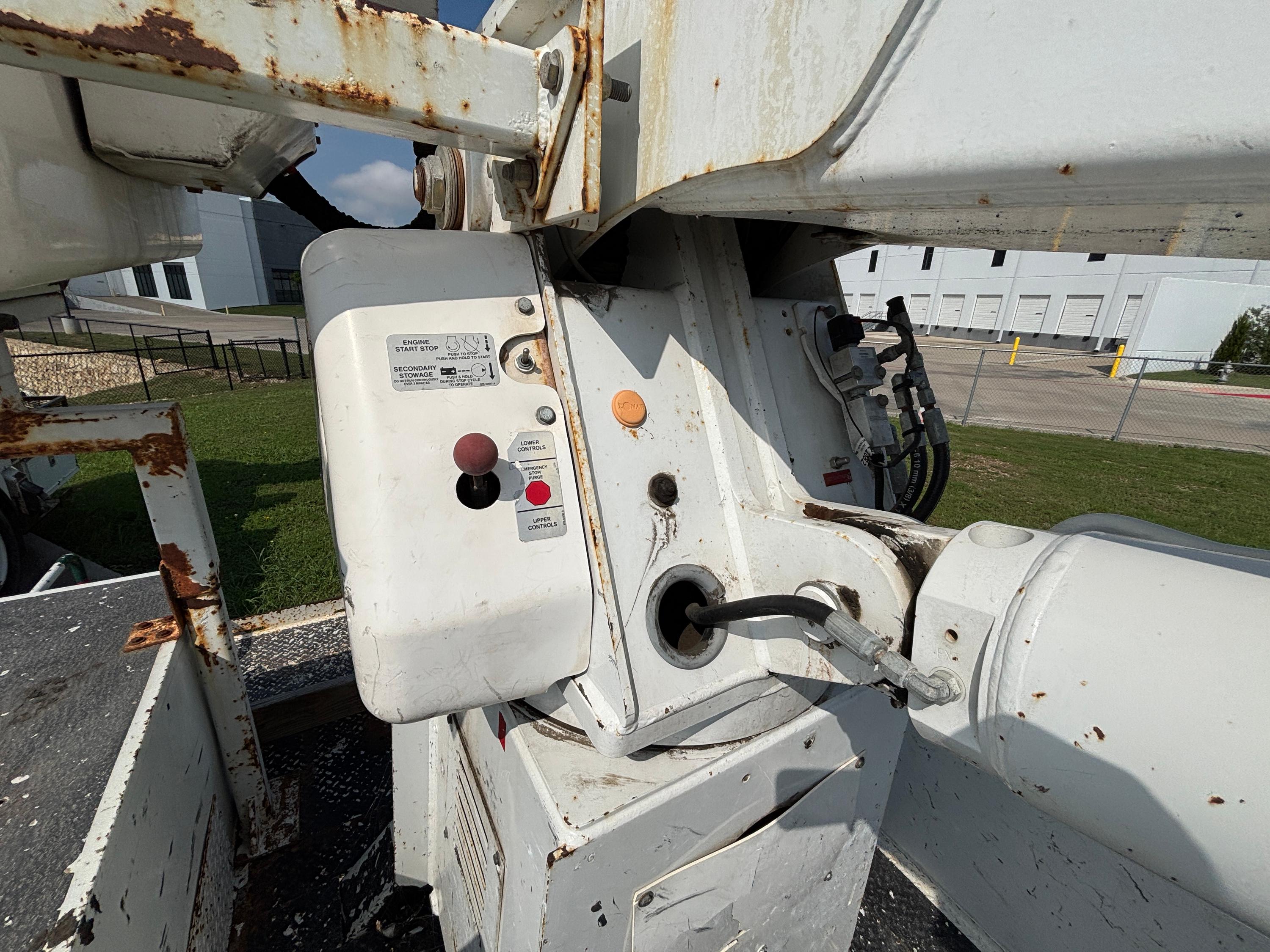 2015 Freightliner M2106 Bucket - image 27