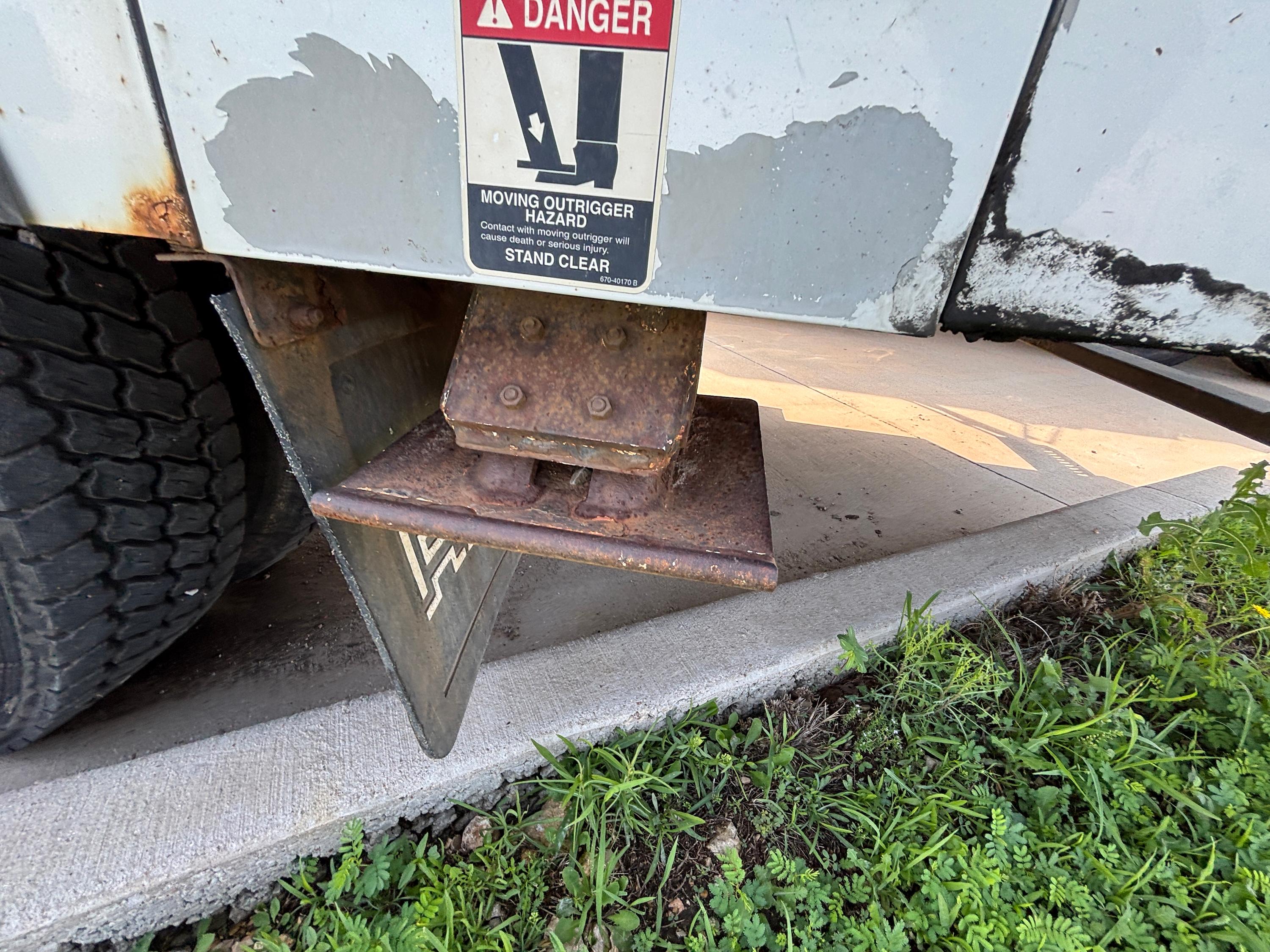 2015 Freightliner M2106 Bucket - image 39