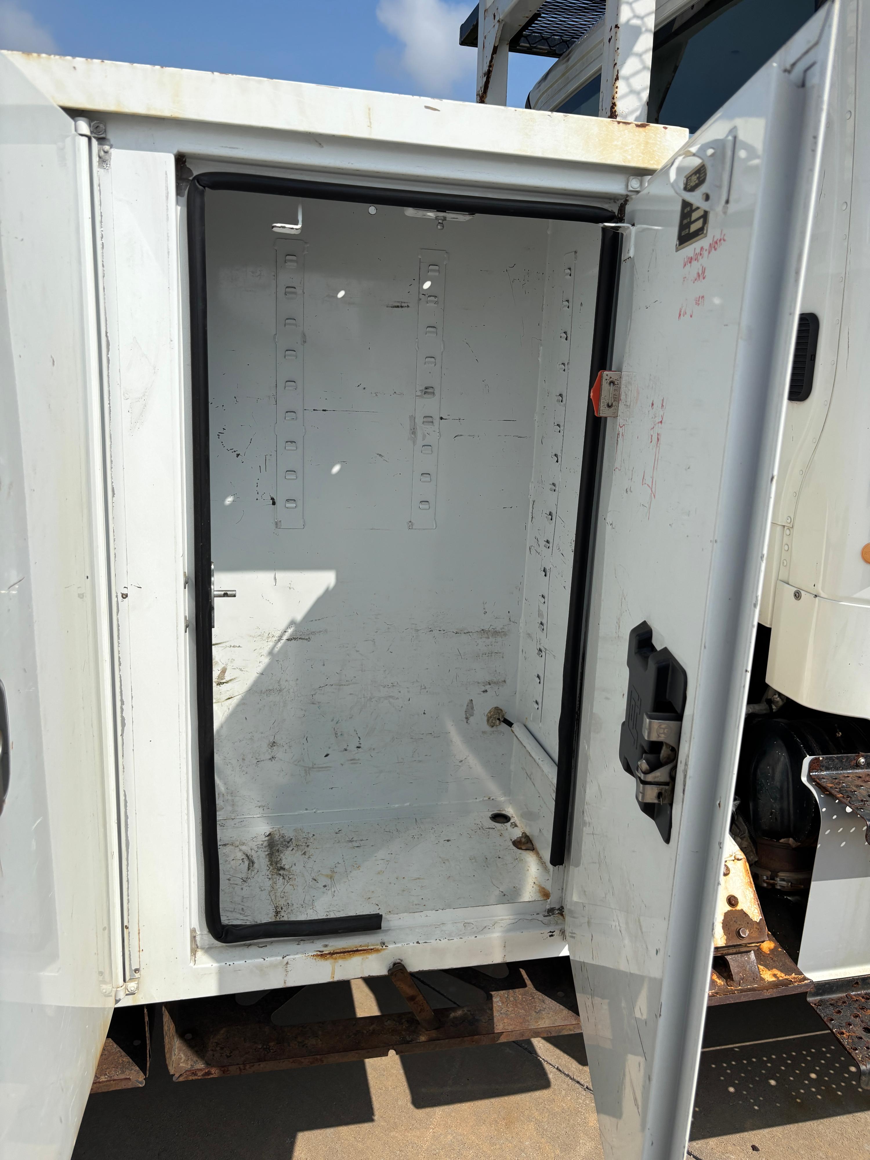 2015 Freightliner M2106 Bucket - image 17