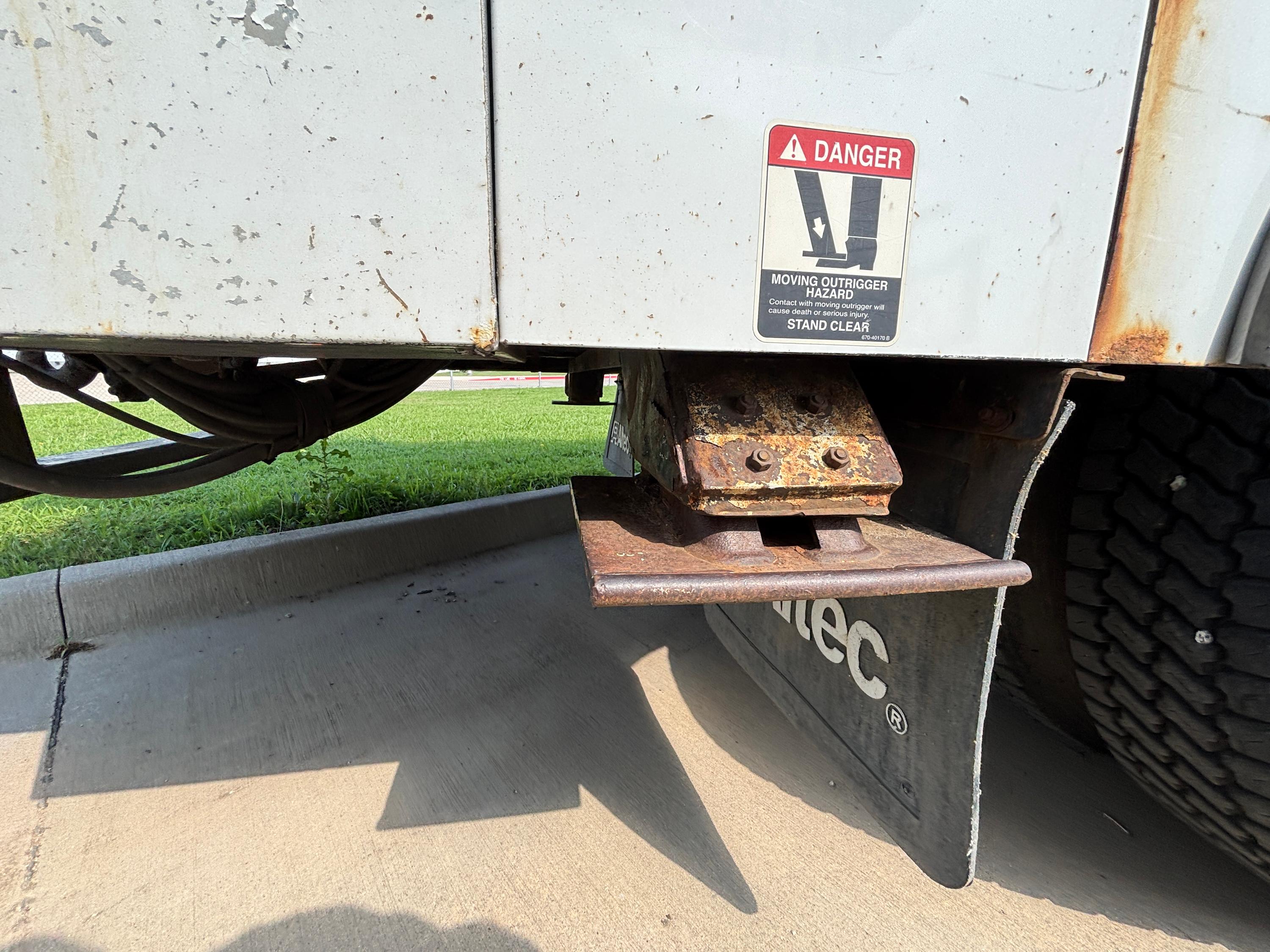 2015 Freightliner M2106 Bucket - image 38