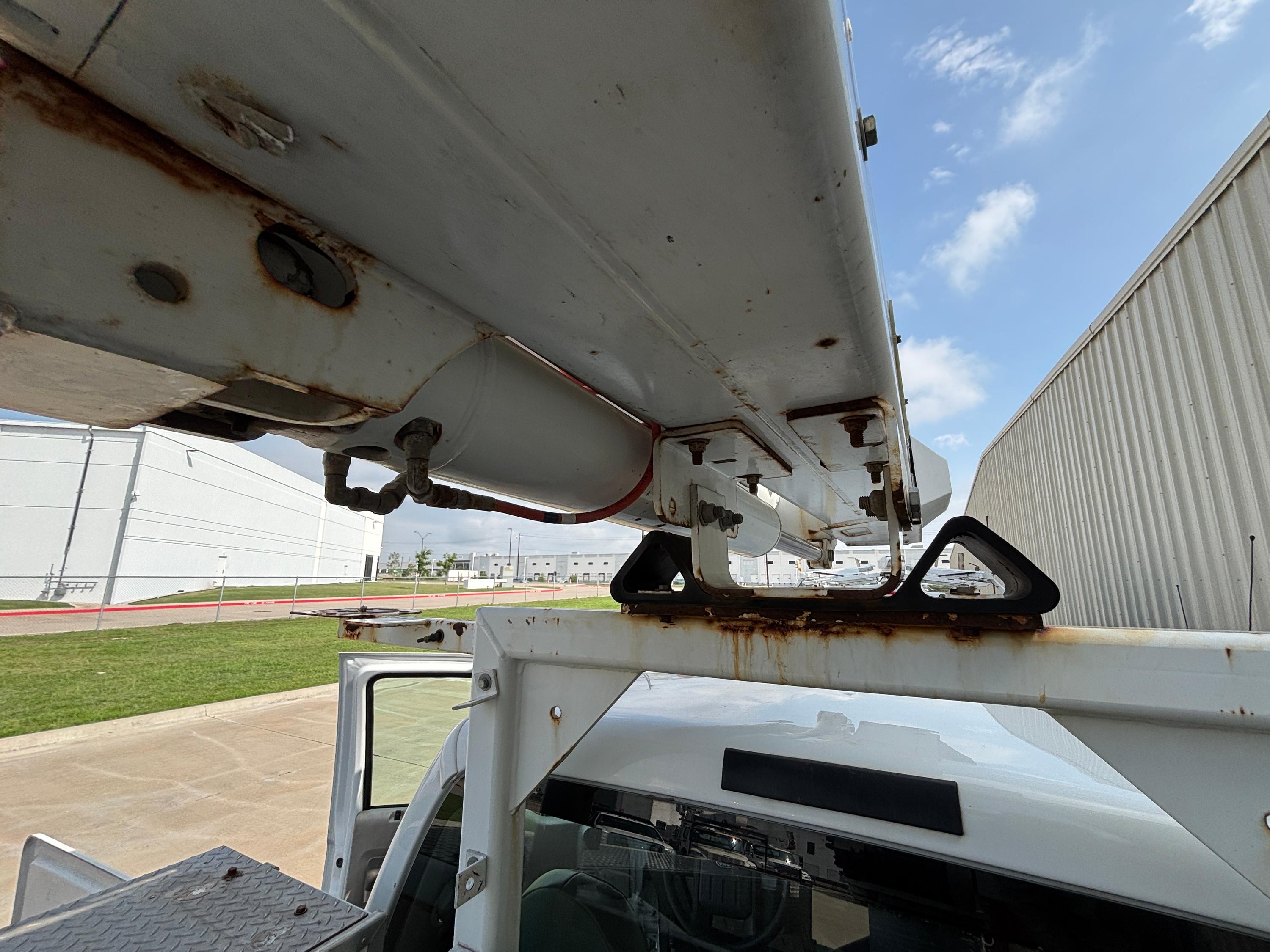 2008 Ford F550 Bucket - image 28