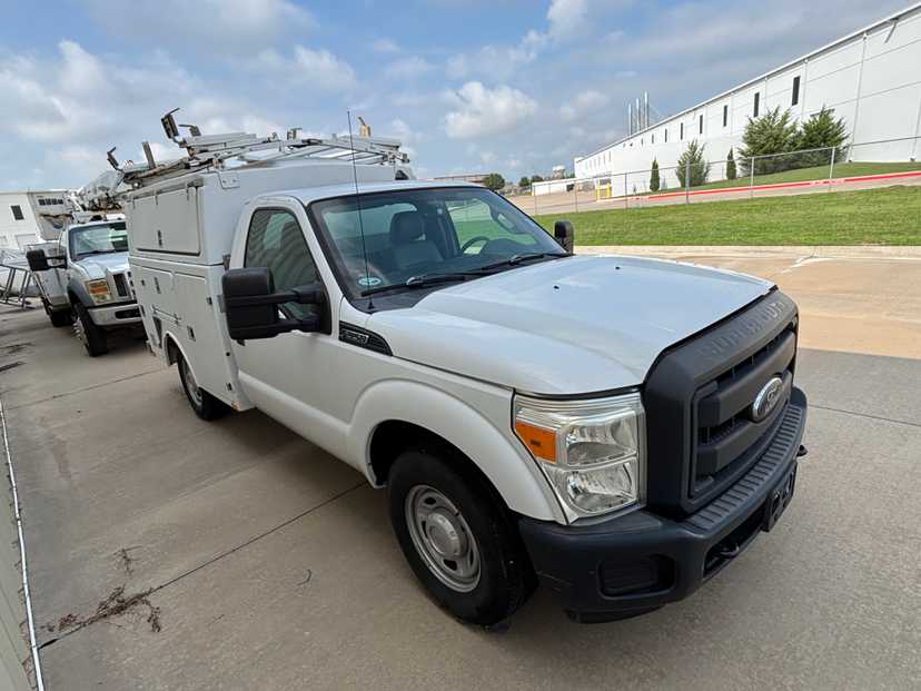 2013 Ford F-350 Utility — photo 5