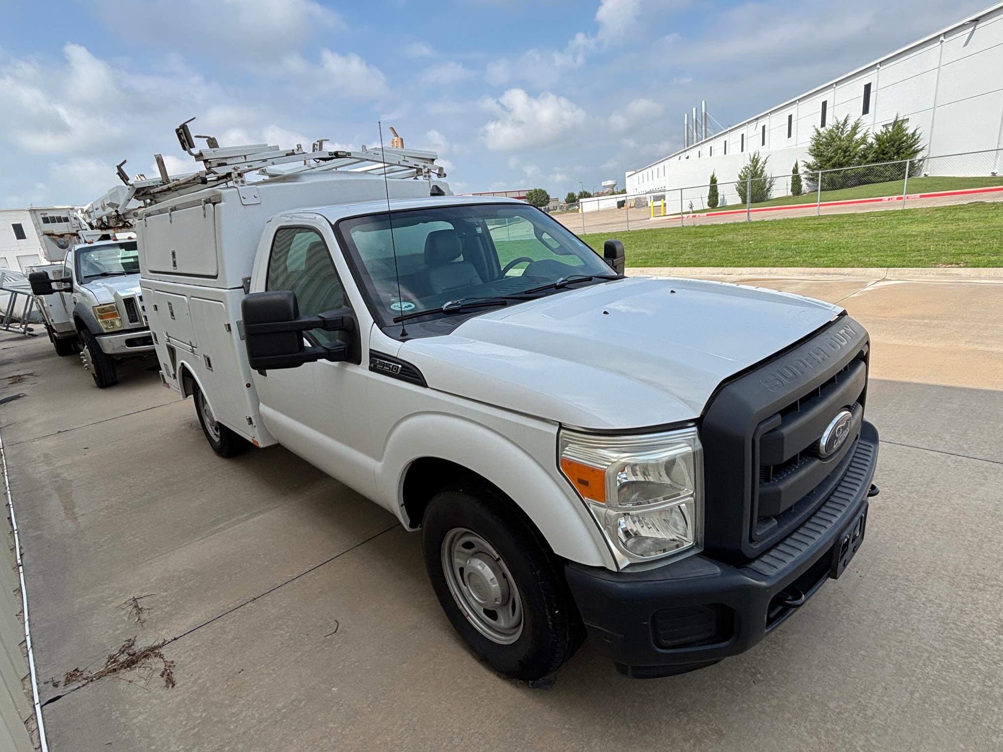 2013 Ford F-350 Utility - image 5
