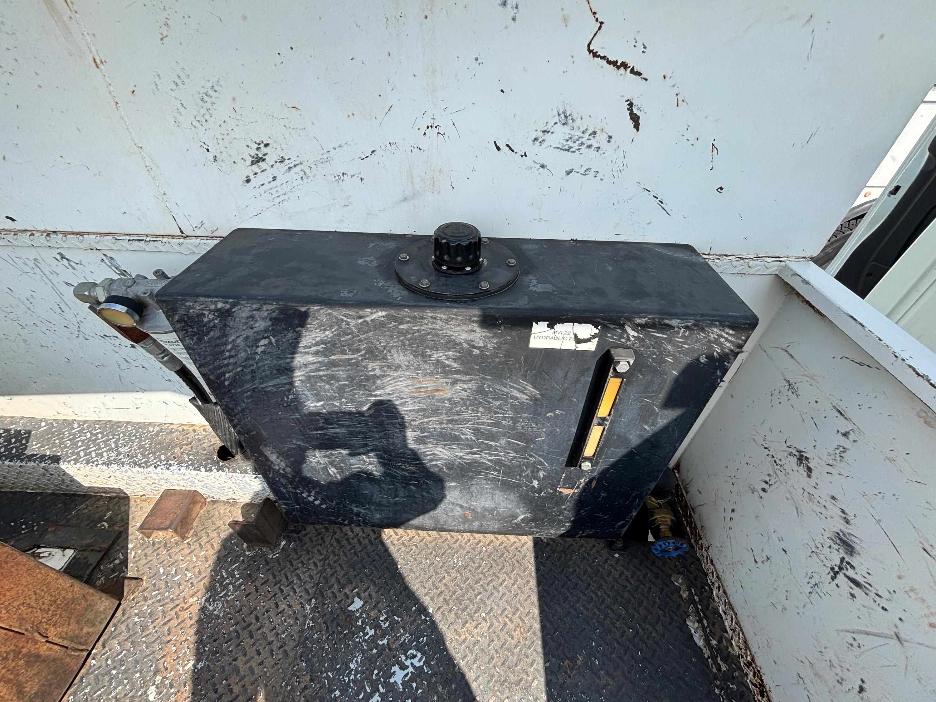 2014 International Bucket - image 27