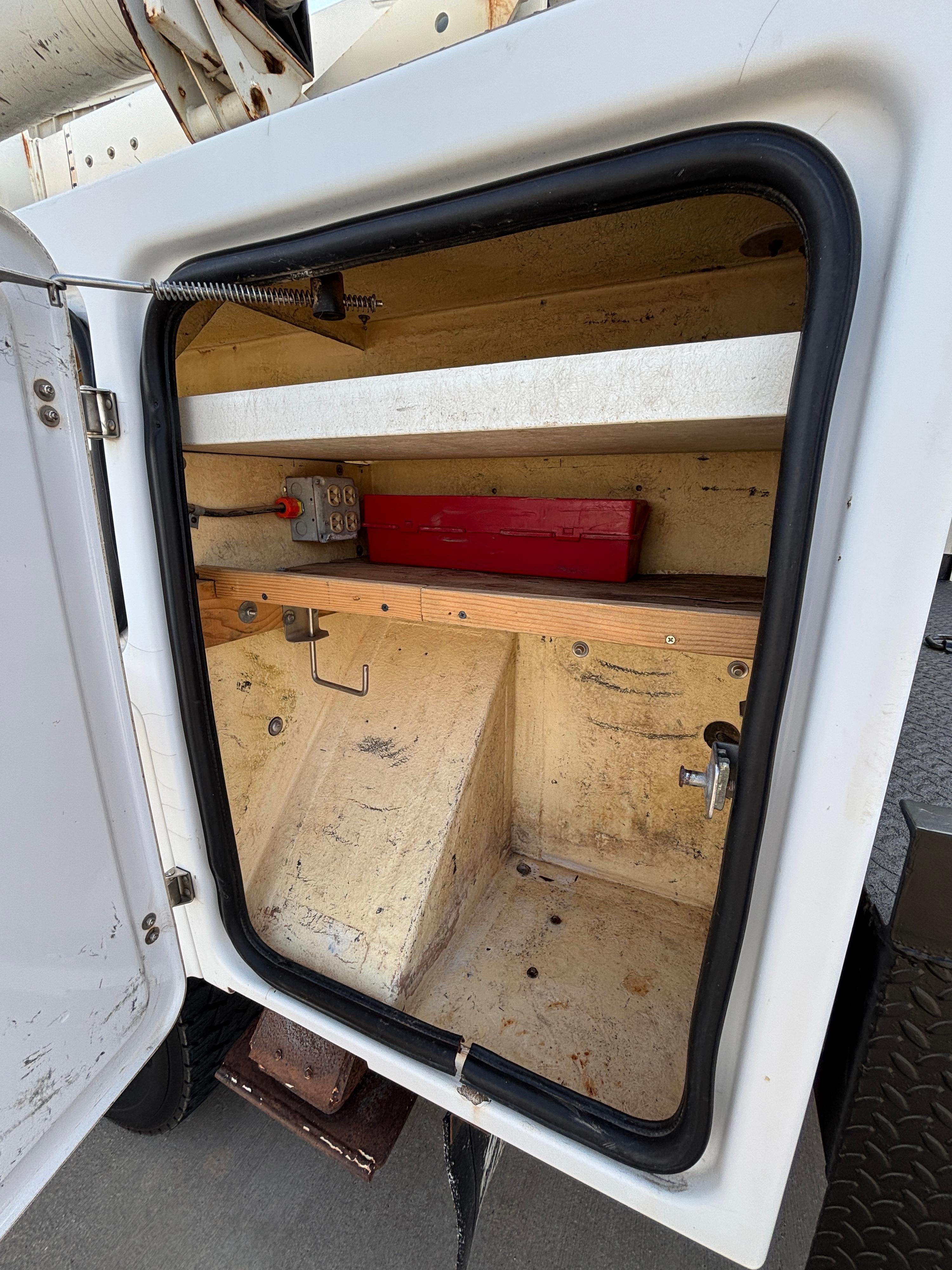 2008 Ford F550 Bucket - image 16