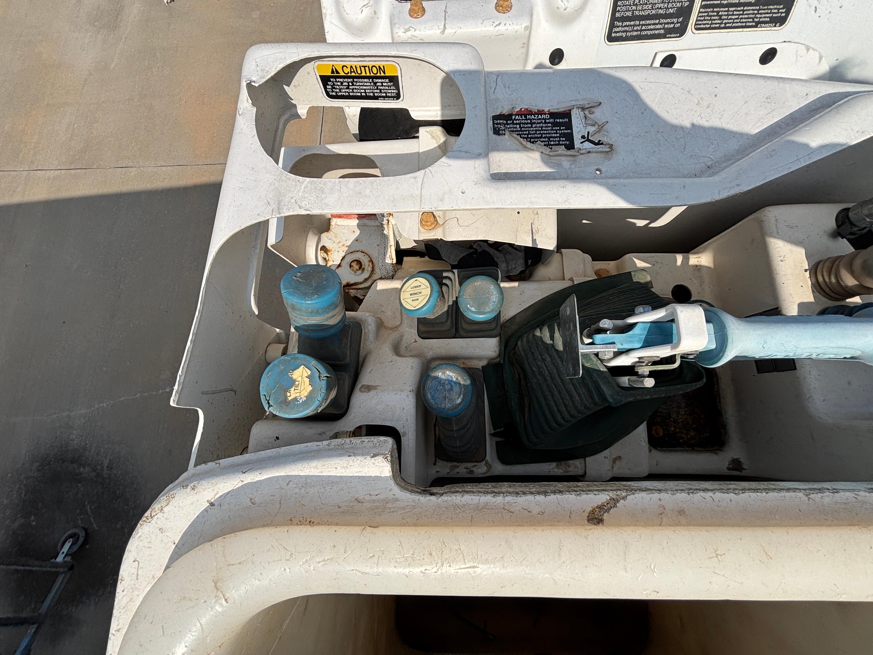 2008 Ford F550 Bucket - image 25
