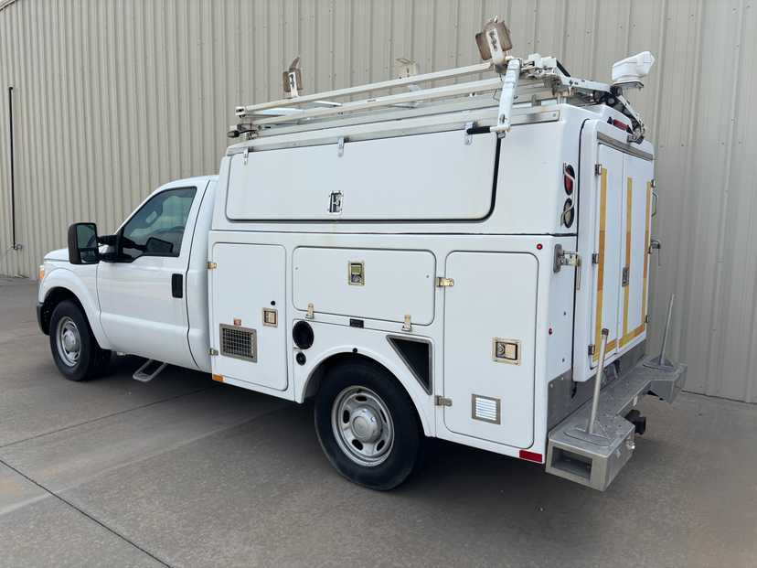 2013 Ford F-350 Utility — photo 2