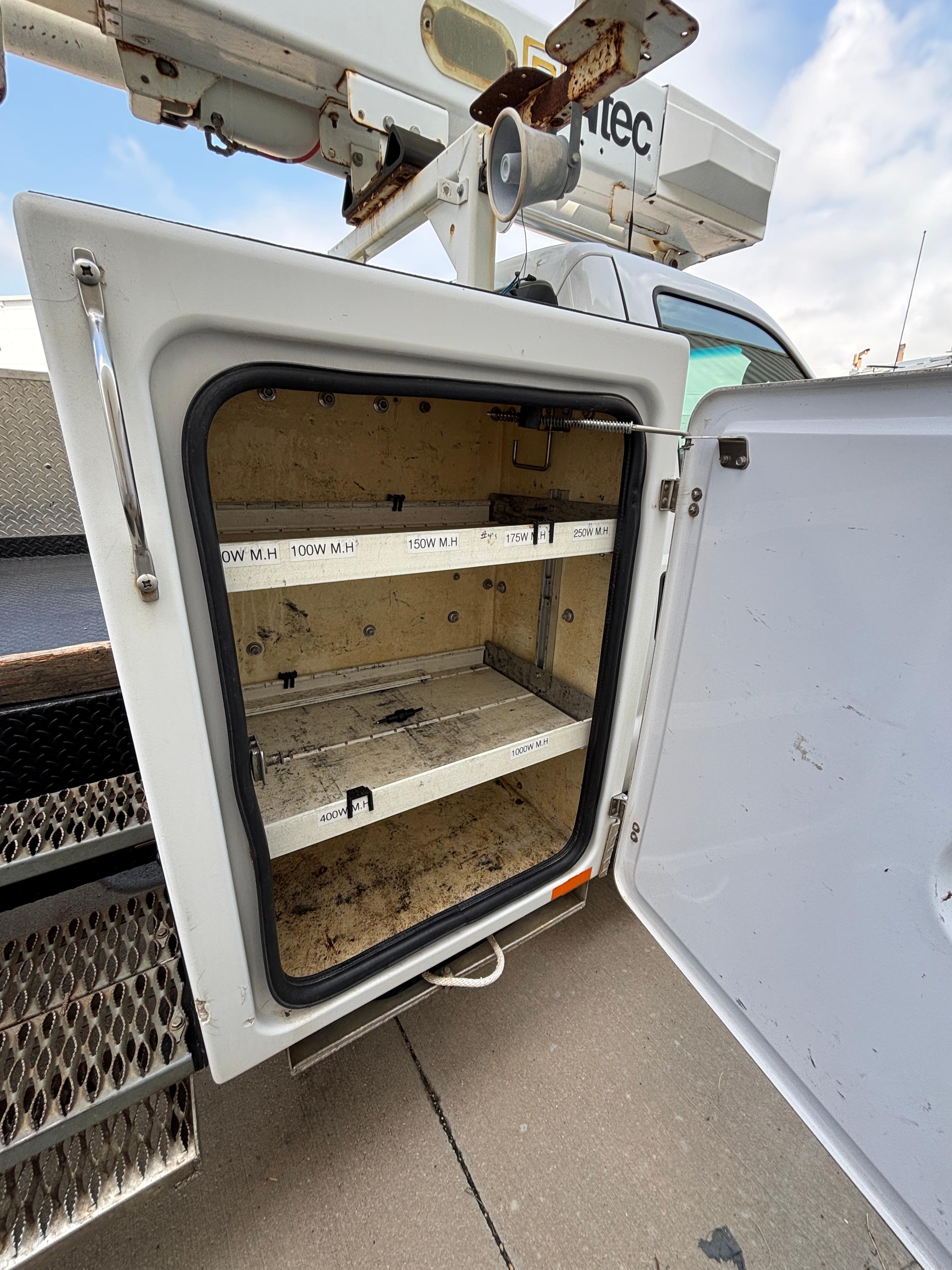 2008 Ford F550 Bucket - image 13