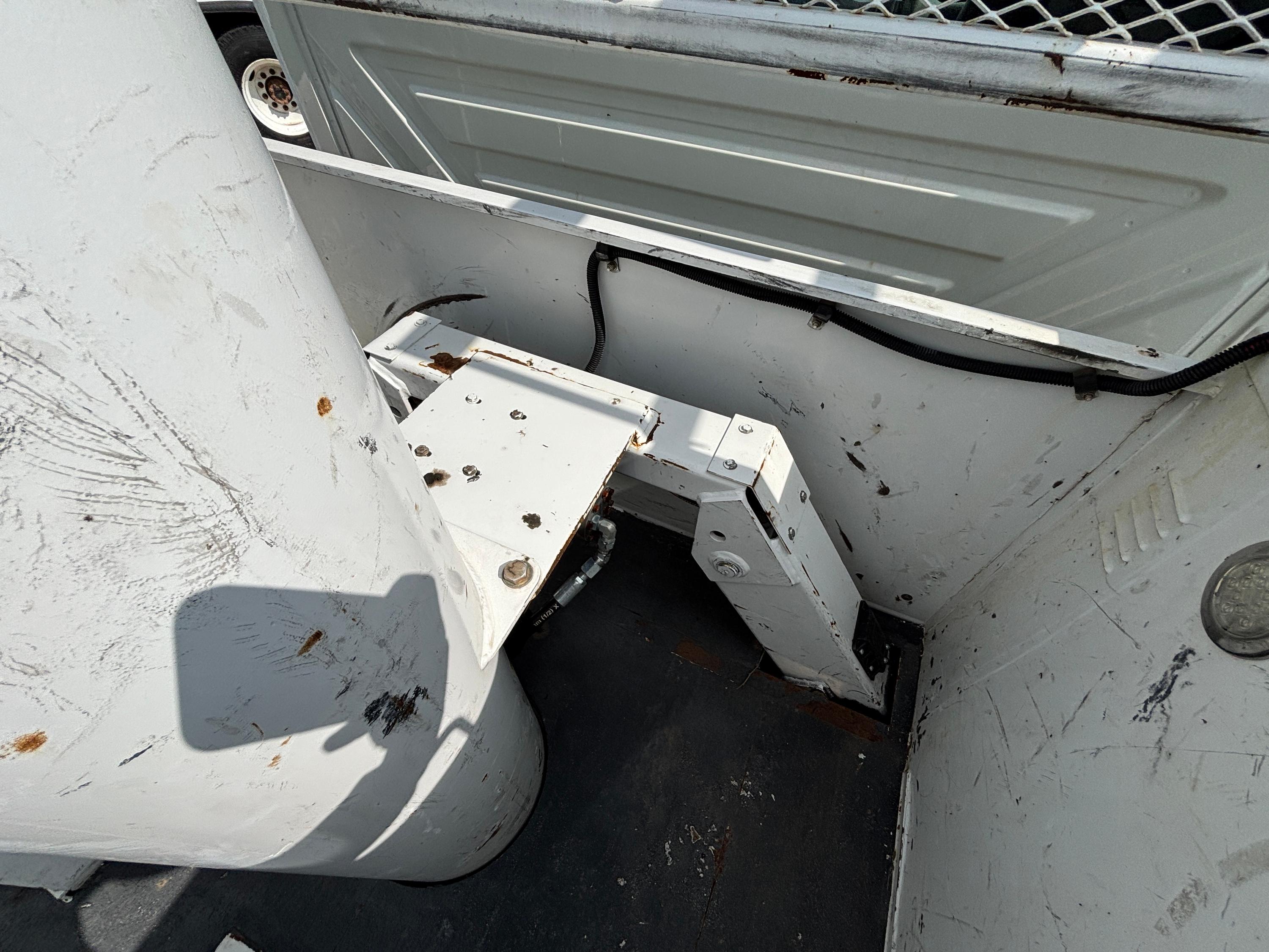 2015 International Bucket - image 29