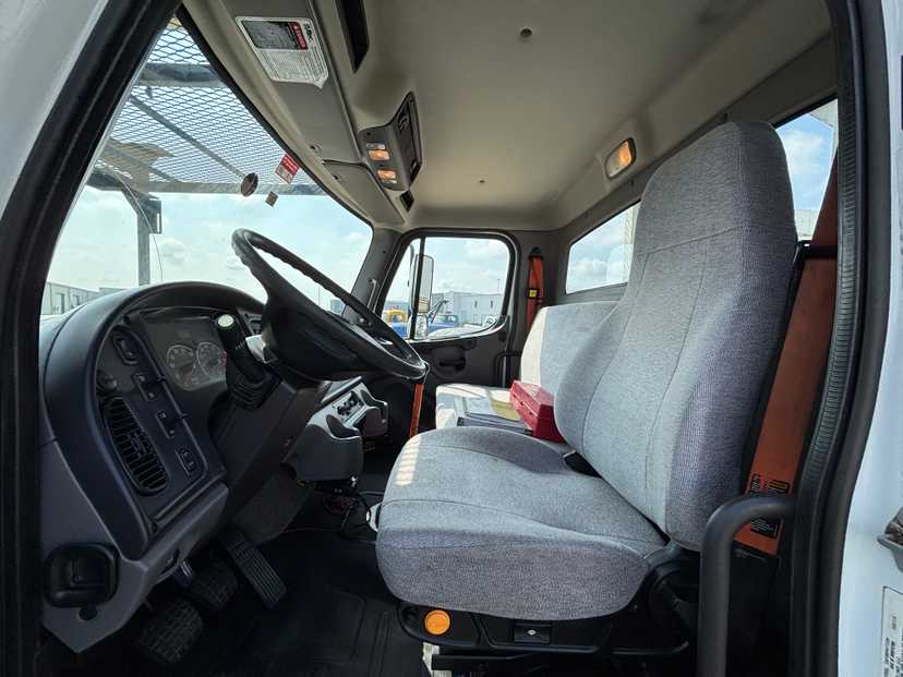 2015 Freightliner M2106 Bucket — photo 7