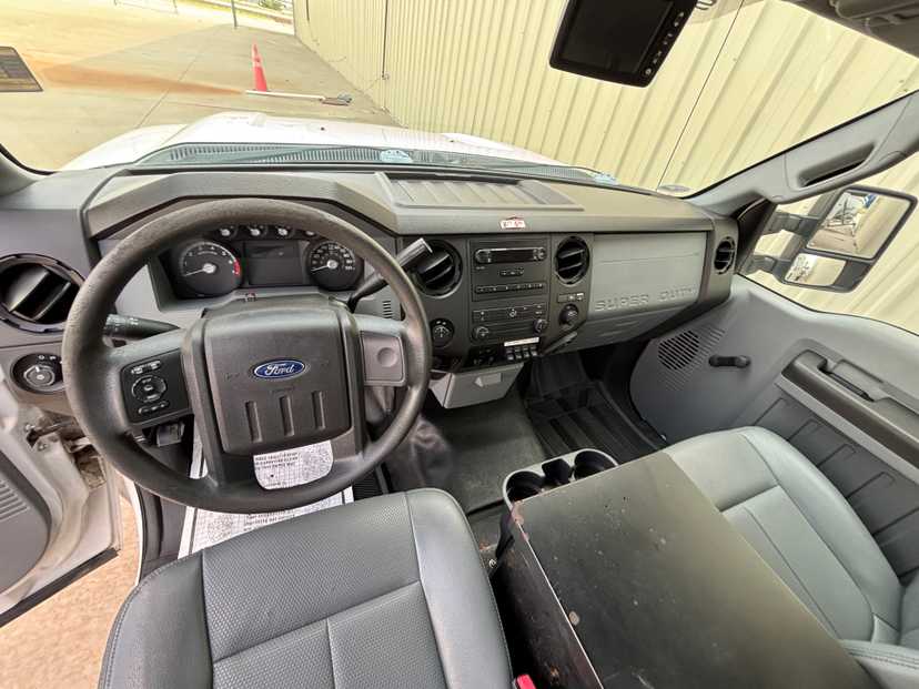2013 Ford F-350 Utility — photo 8