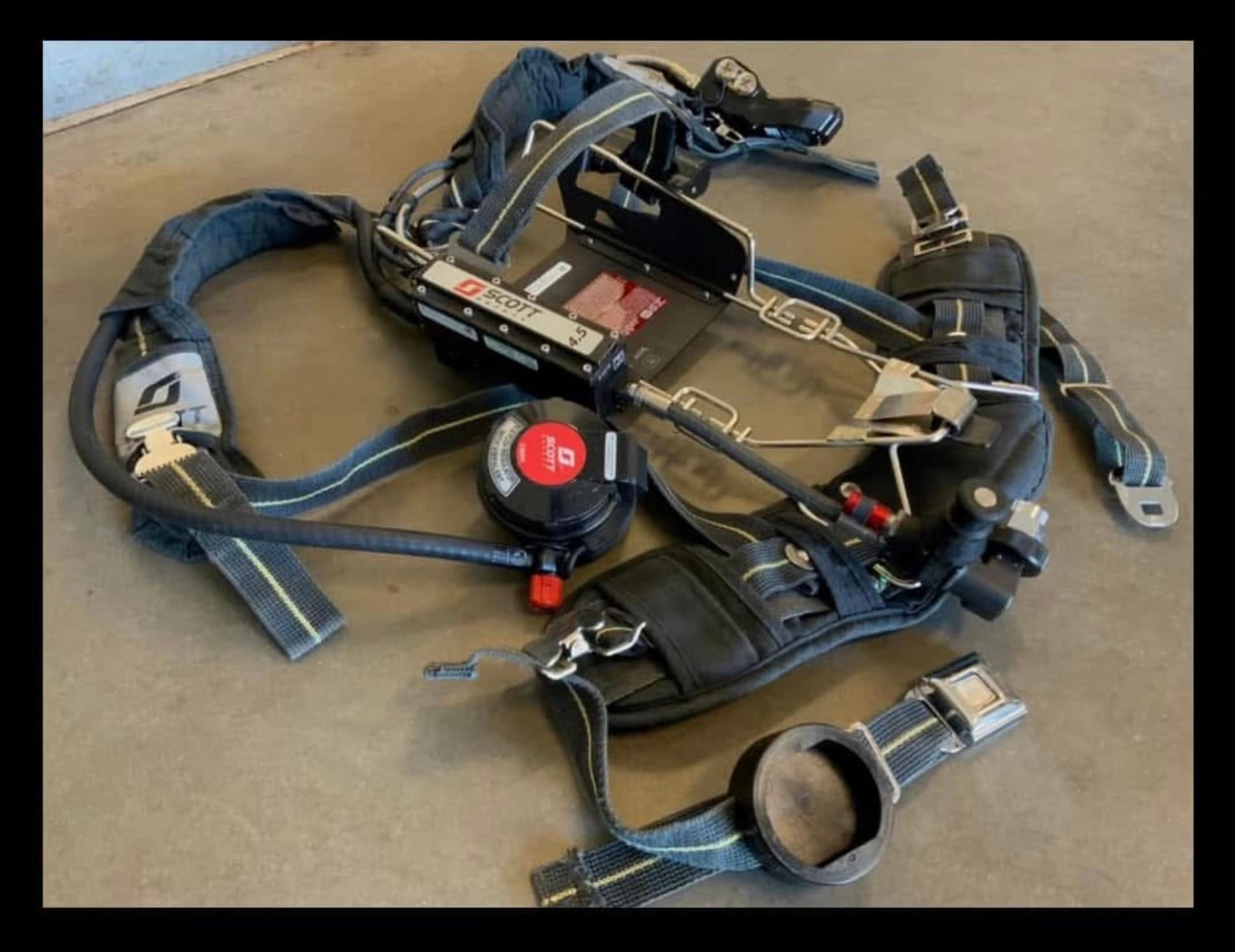 Scott 4.5 Wire Frame Air Pak SCBA - image 2