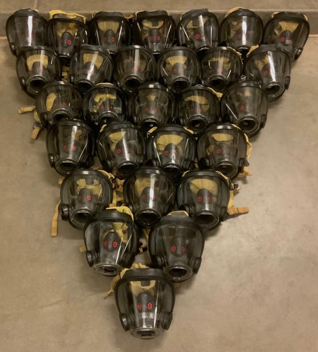 SCOTT AV-3000 HT SCBA MASK Size Medium - image 1