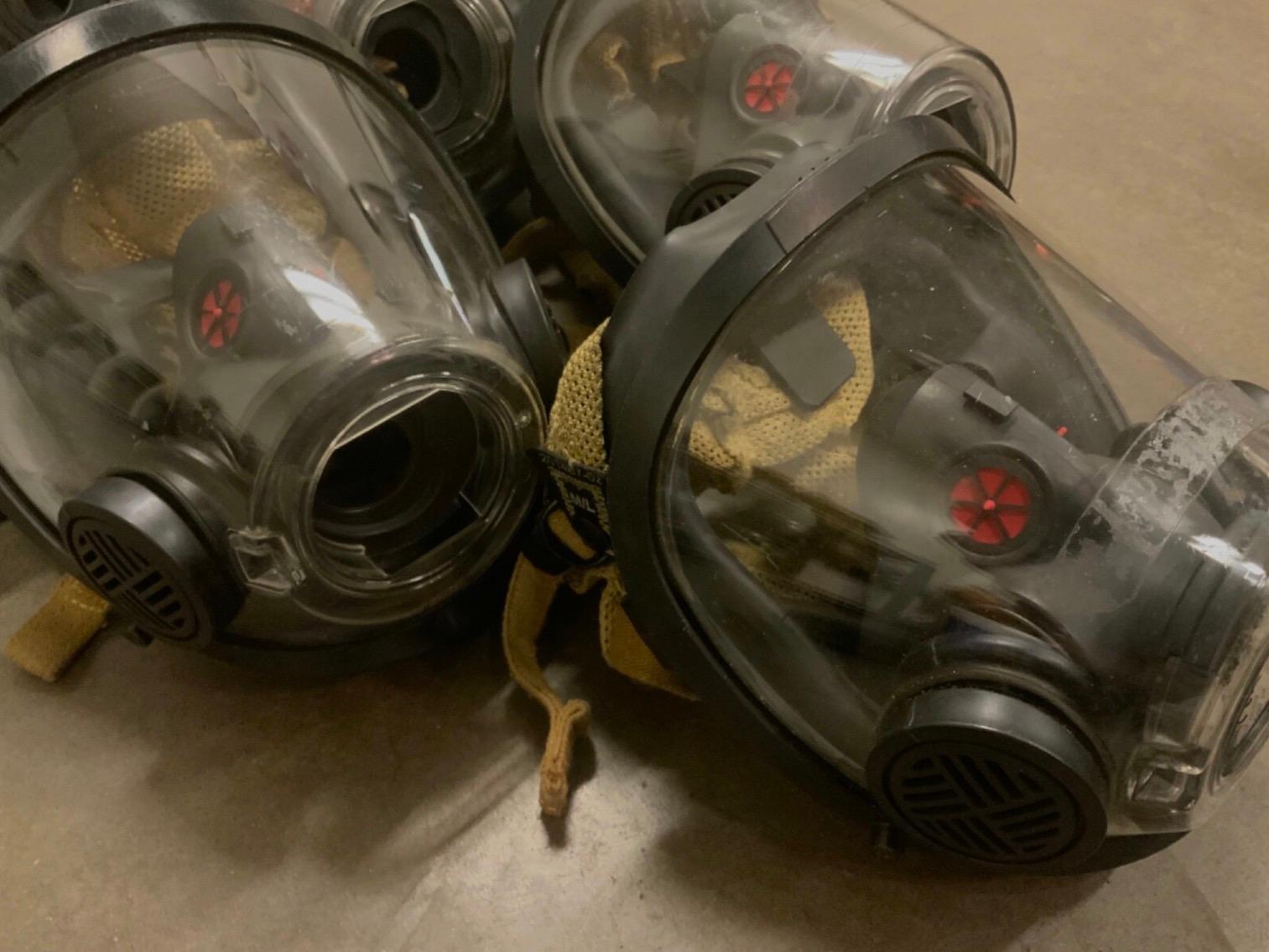 SCOTT AV-3000 HT SCBA MASK Size Medium - image 4