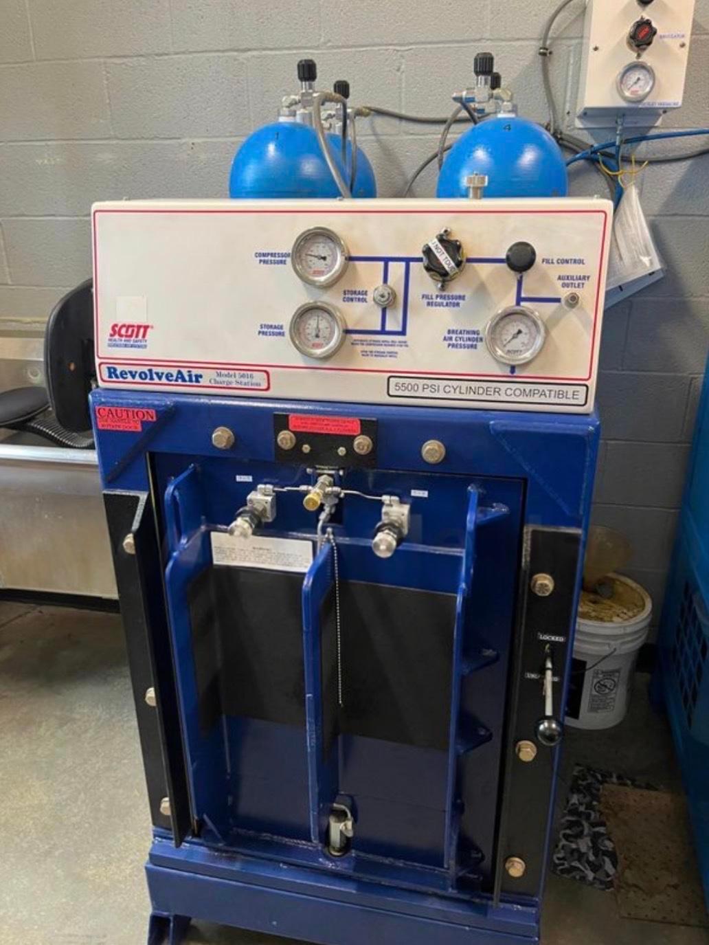 Mako SCBA Cylinder Cascade System with Revolve Air Fill Station and Hose Reel with Air Line - image 3