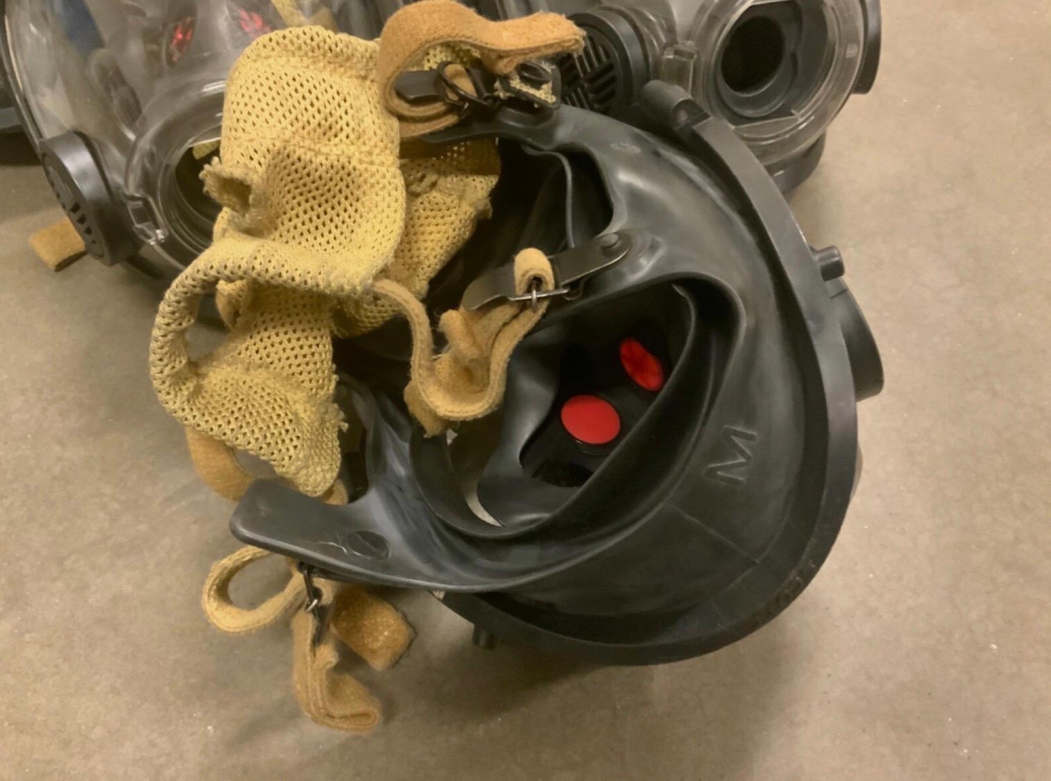 SCOTT AV-3000 HT SCBA MASK Size Medium - image 5