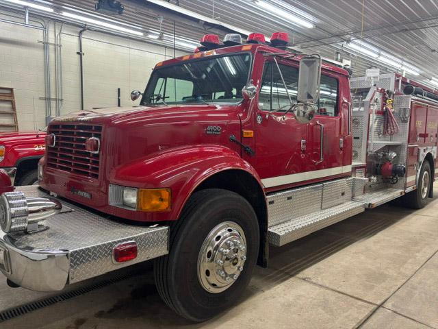 2002 E-One Freightliner Pumper - image 2