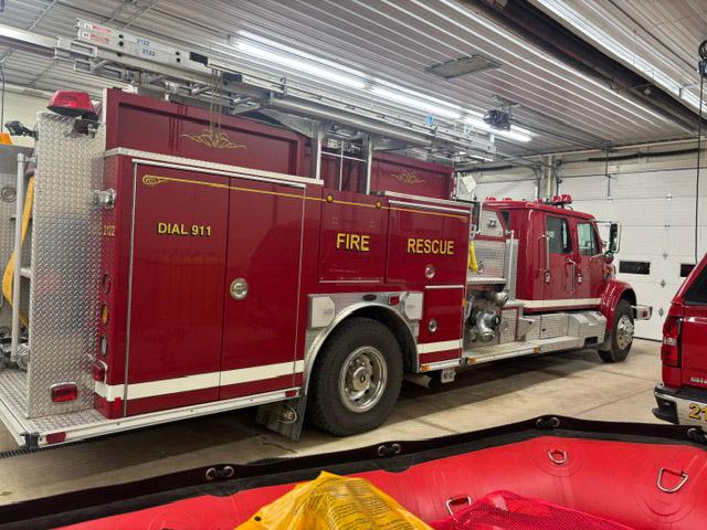 2002 E-One Freightliner Pumper - image 3