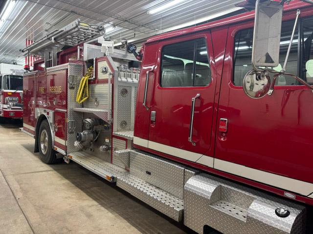 2002 E-One Freightliner Pumper - image 4