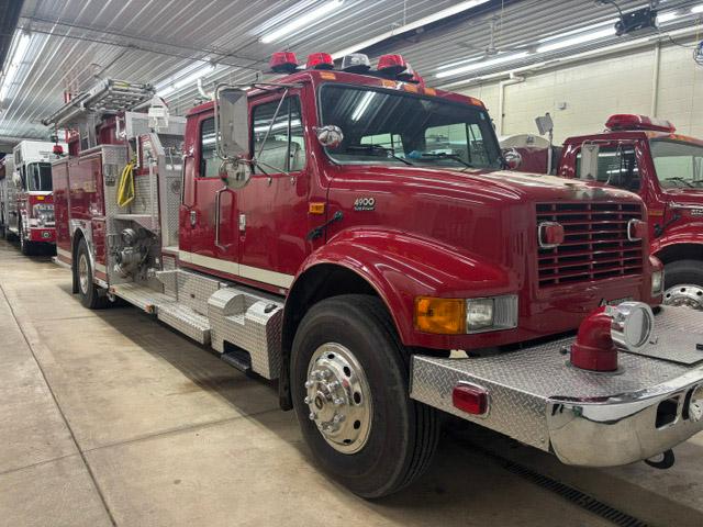 2002 E-One Freightliner Pumper - image 1