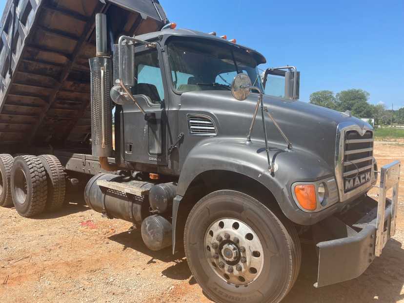 2007 Mack cv713 Dump Truck — photo 2