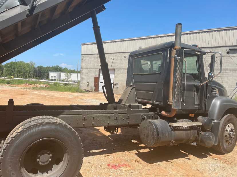 2007 Mack cv713 Dump Truck — photo 3