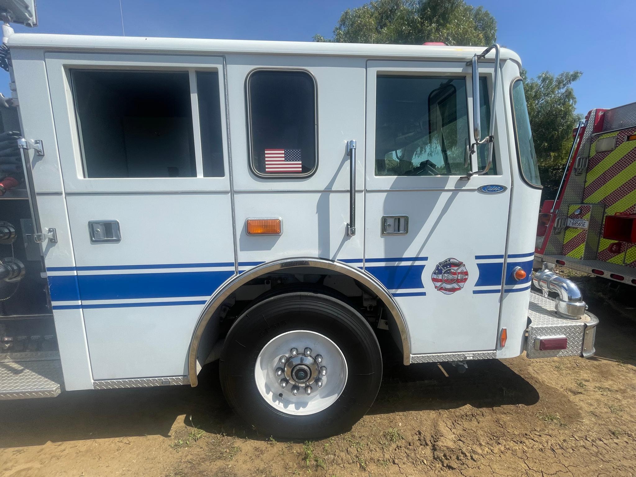 1998 Pierce Saber Fire Engine - image 2