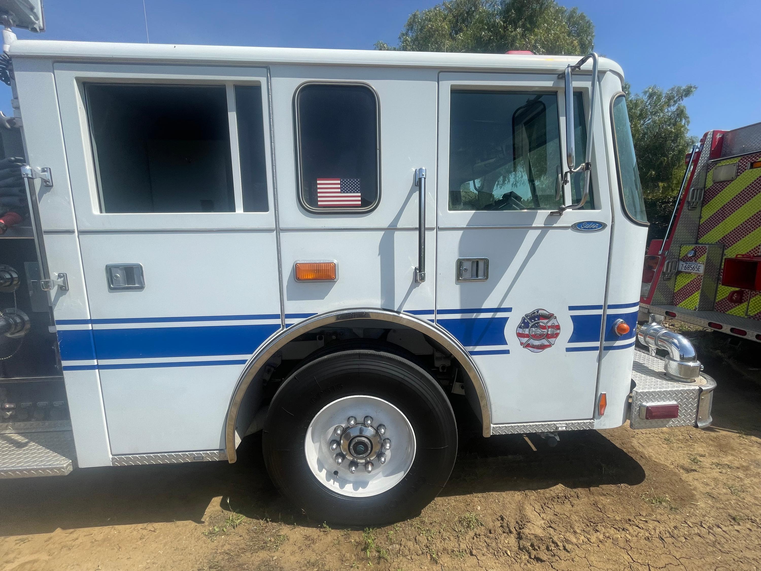 1998 Pierce Saber Fire Engine - image 2