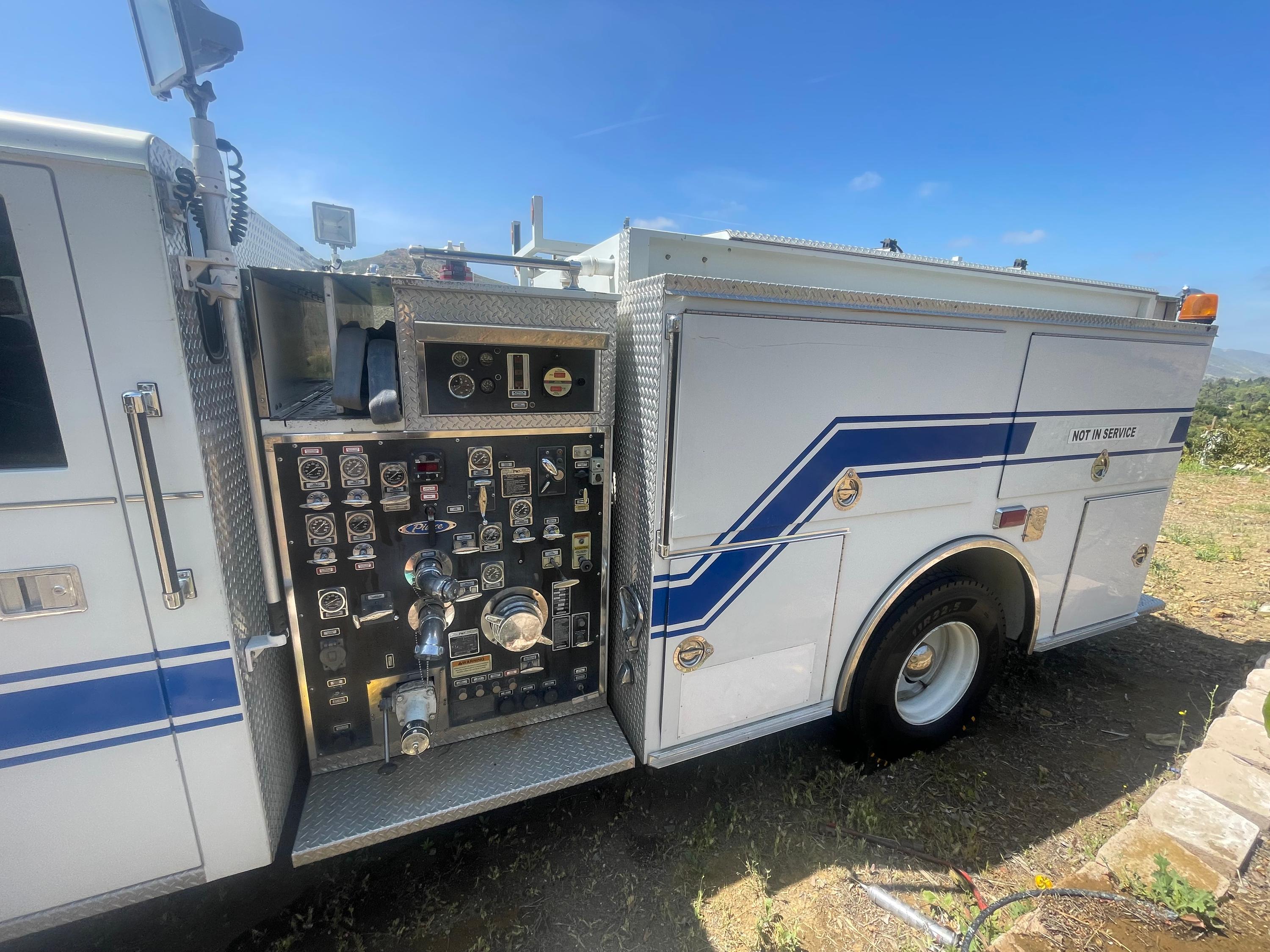 1998 Pierce Saber Fire Engine - image 4